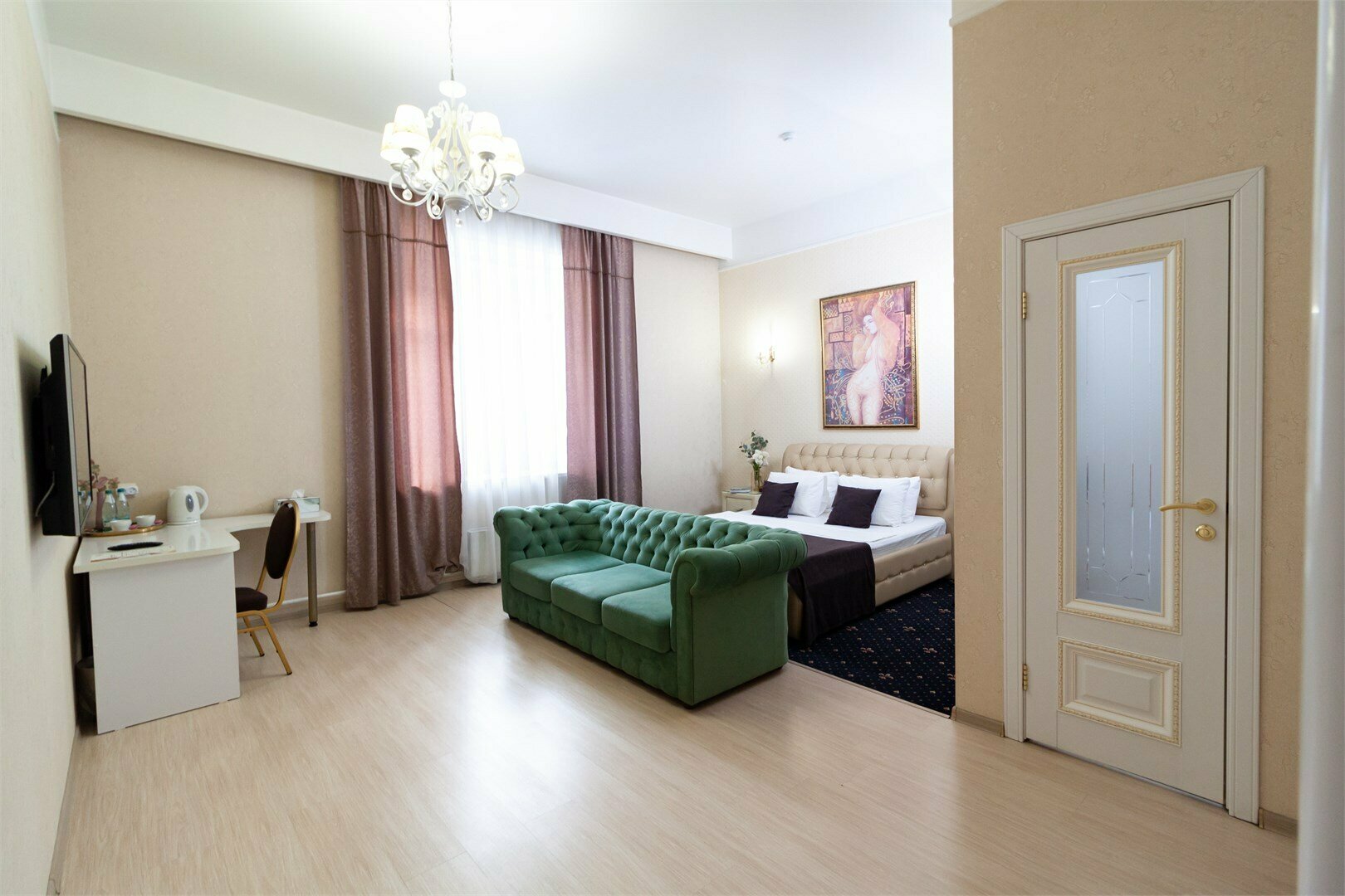 Улучшенный номер с кроватью размера «queen-size»