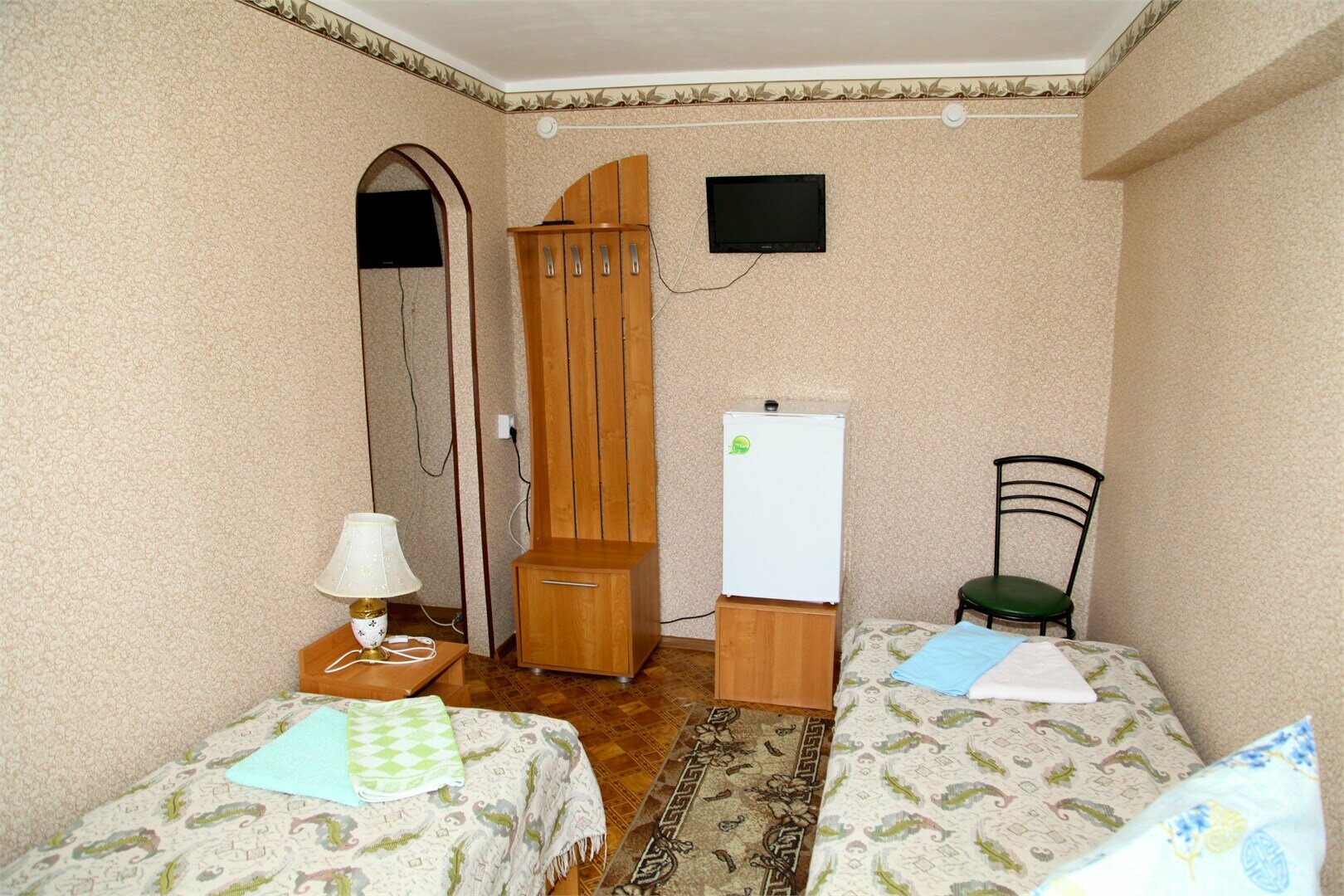 Четырехместный номер с общей ванной комнатой