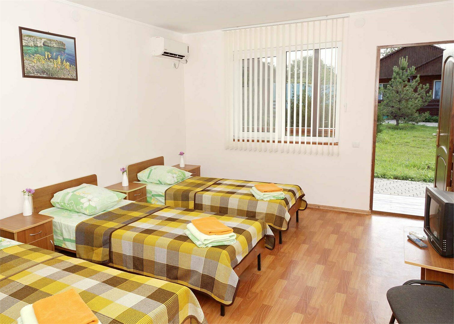 Коттеджный городок "Солнечная долина" 1-комн. 3-х местный 1-я категория