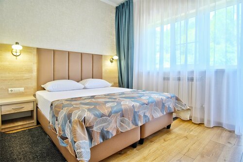 2-х. местный  "Стандарт" с  видом на лес