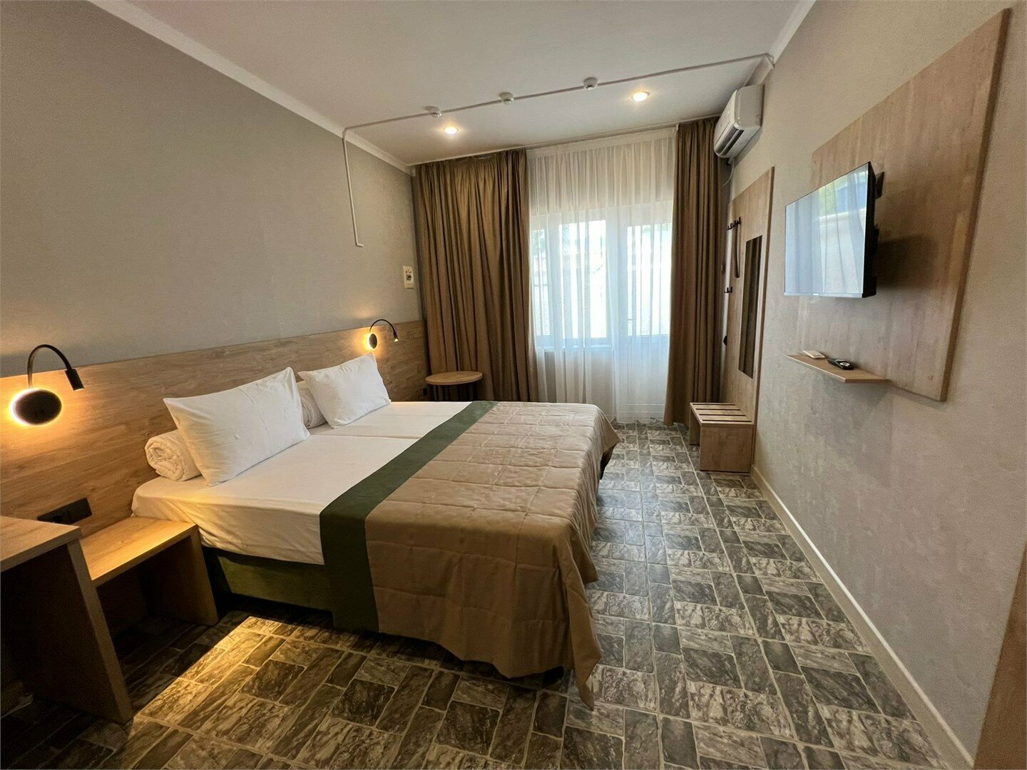 2-х. местный  "Стандарт" с выходом к  4 термальным бассейнам