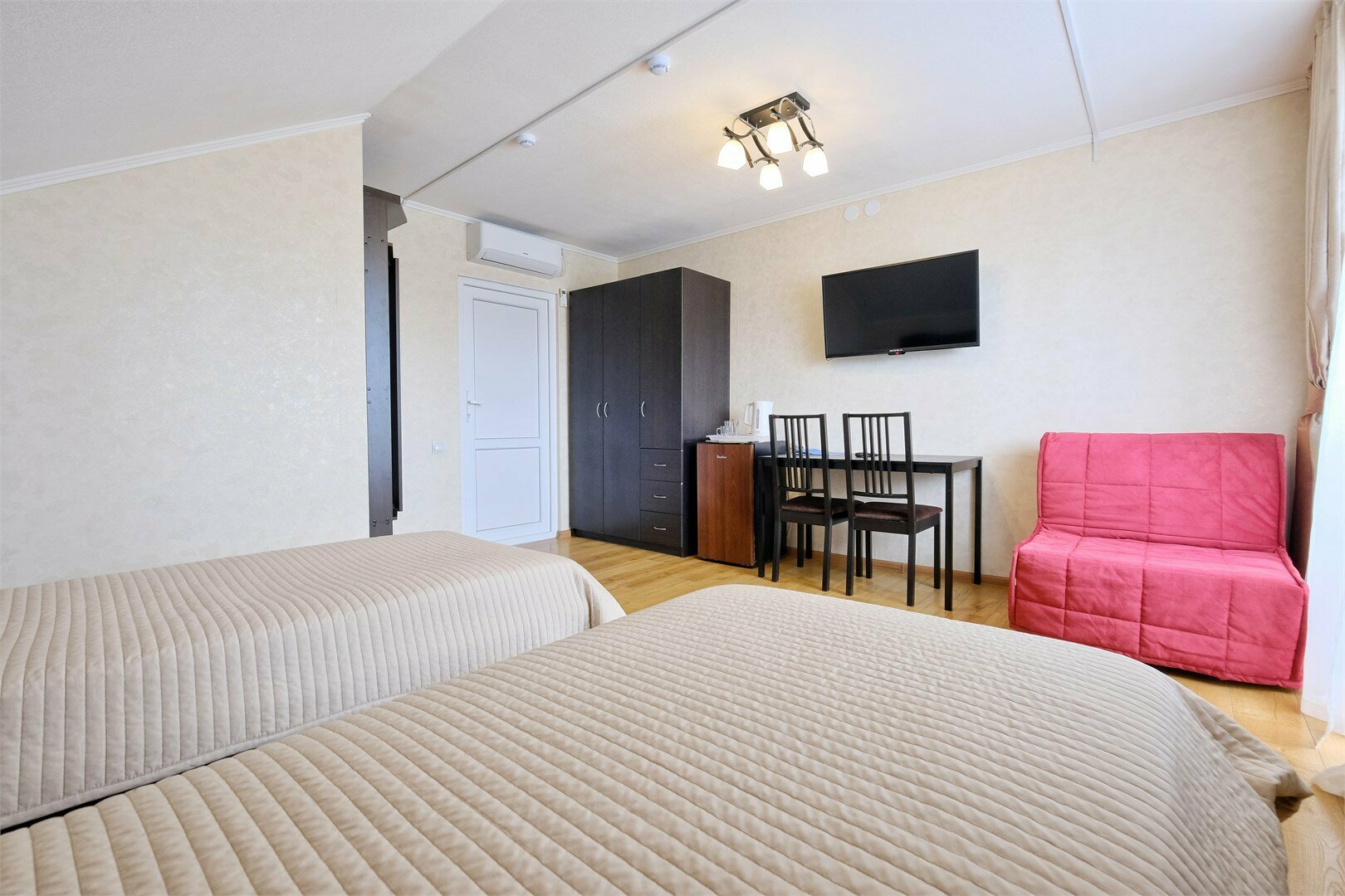 2-х. местный  "Стандарт" с видом на 4 термальных бассейна