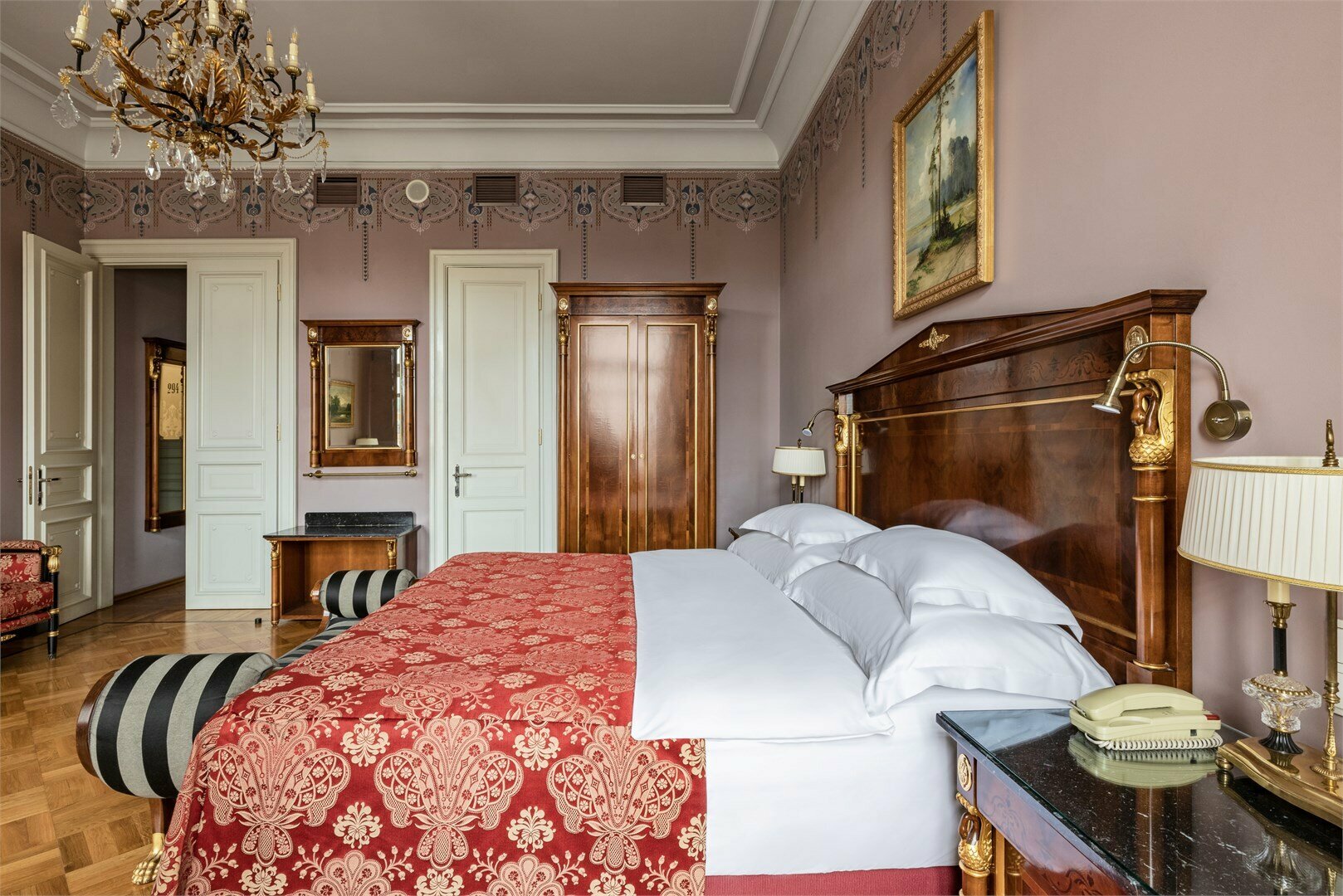 Студия с видом на Кремль