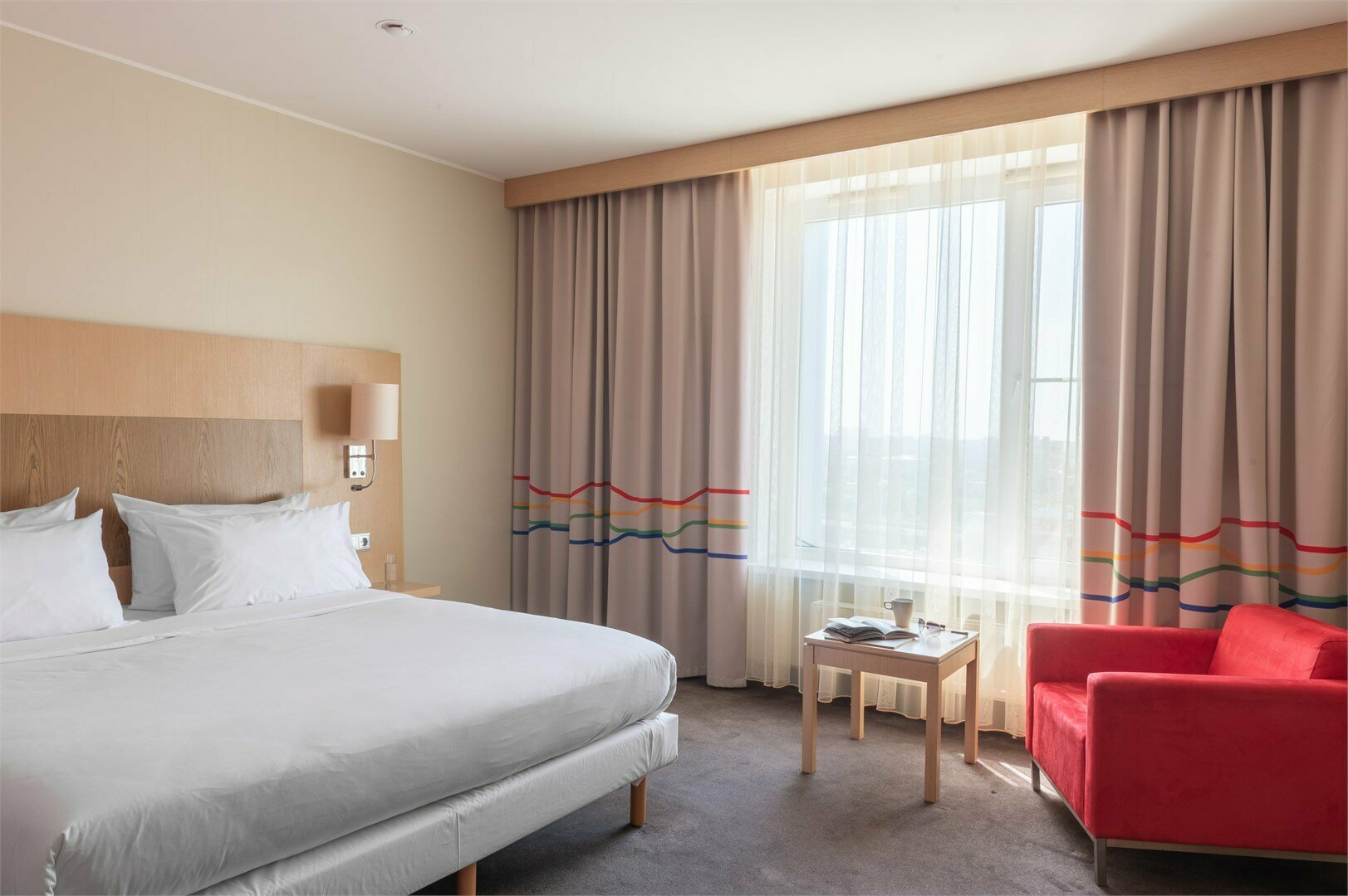 Стандарт с большой кроватью с видом на город