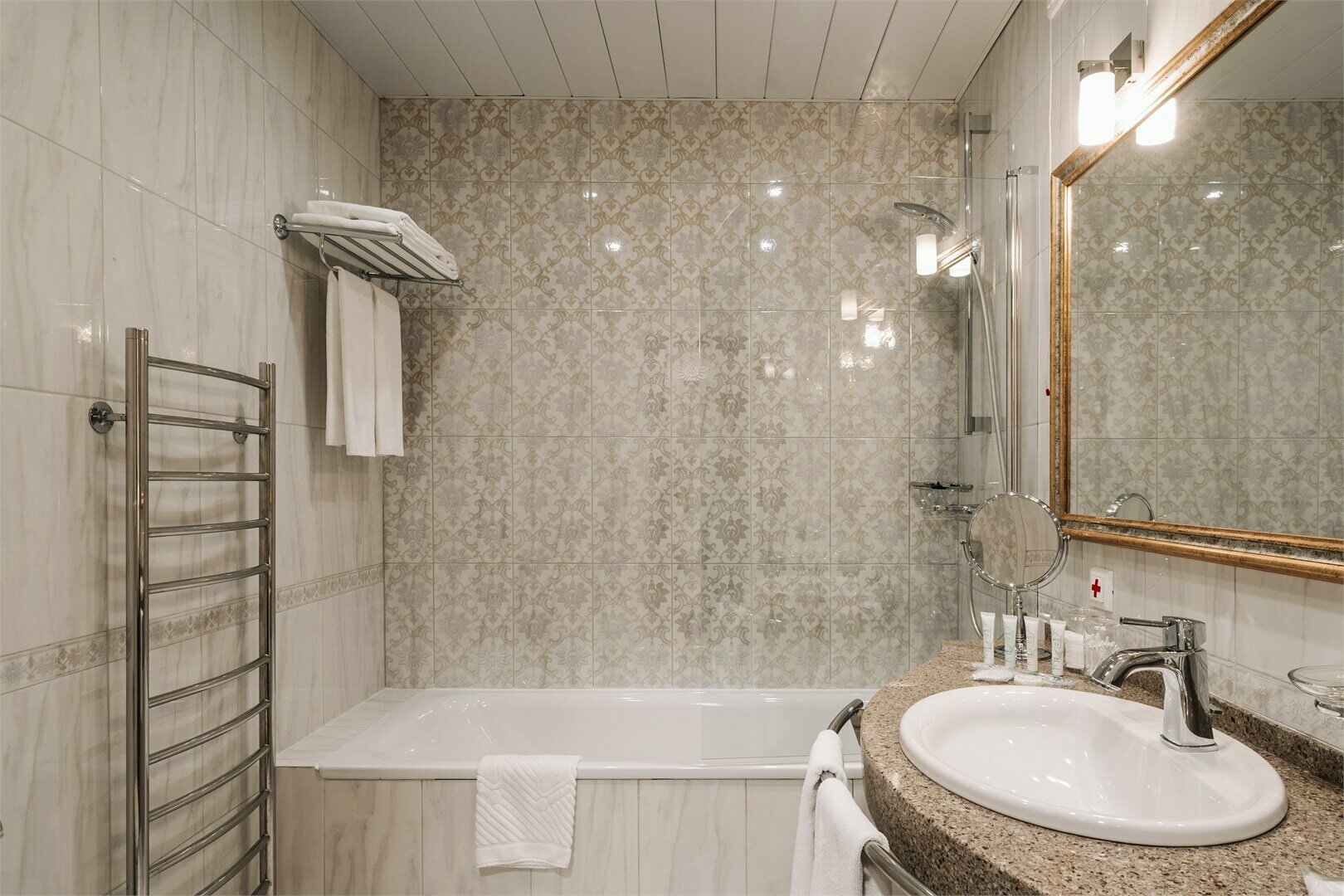 Улучшенный двухместный номер с 2 отдельными кроватями