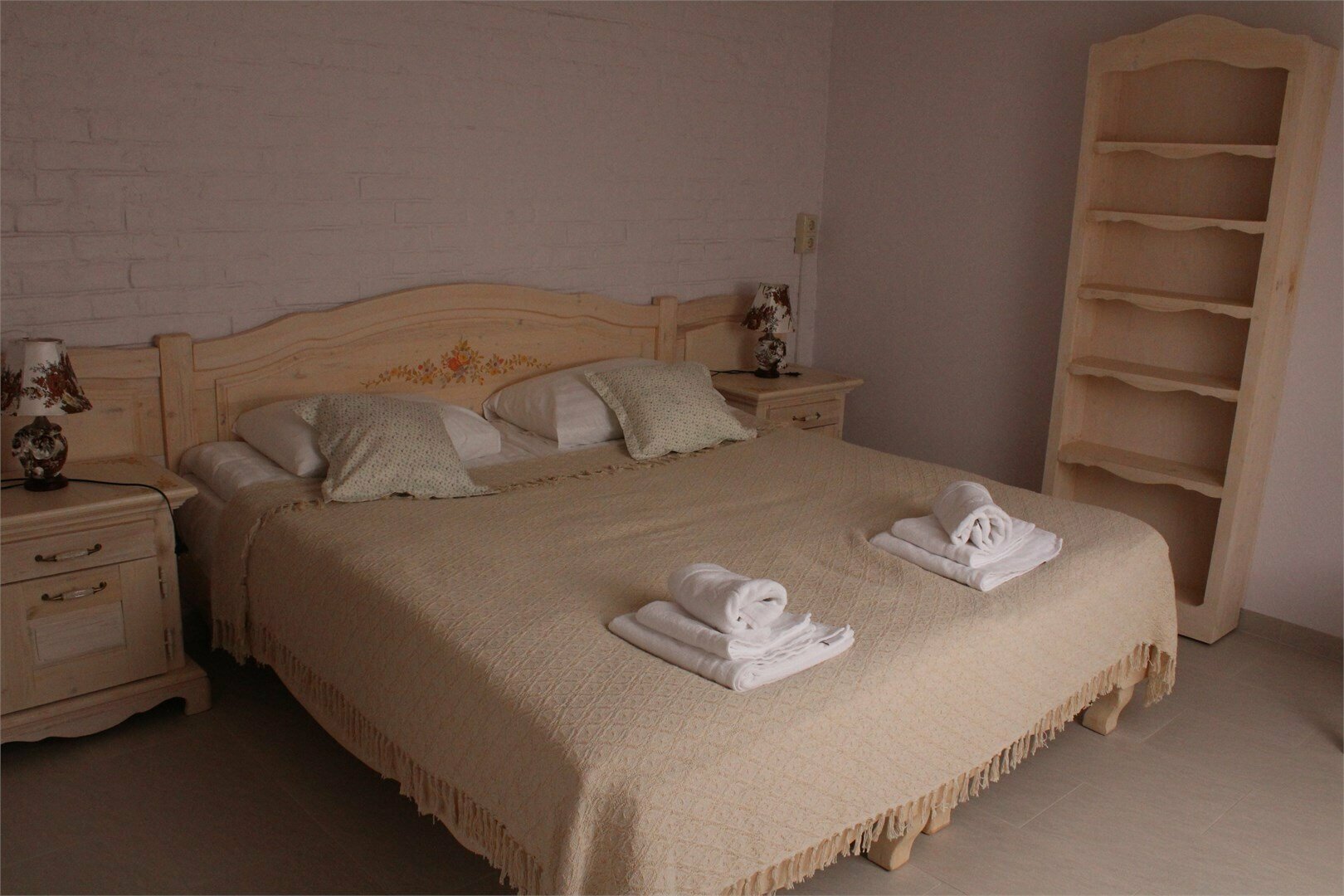 Трёхместный мансардный номер Люкс