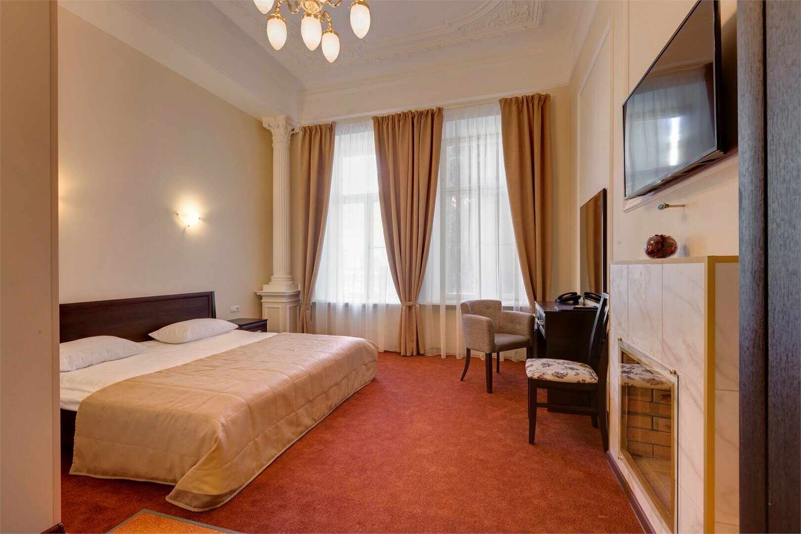 Люкс с камином и кроватью King-size