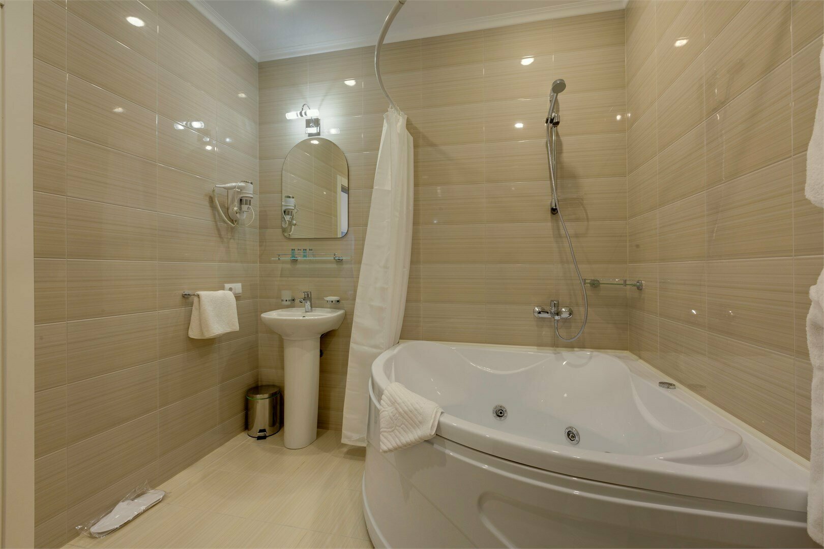 Делюкс с гидромассажной ванной