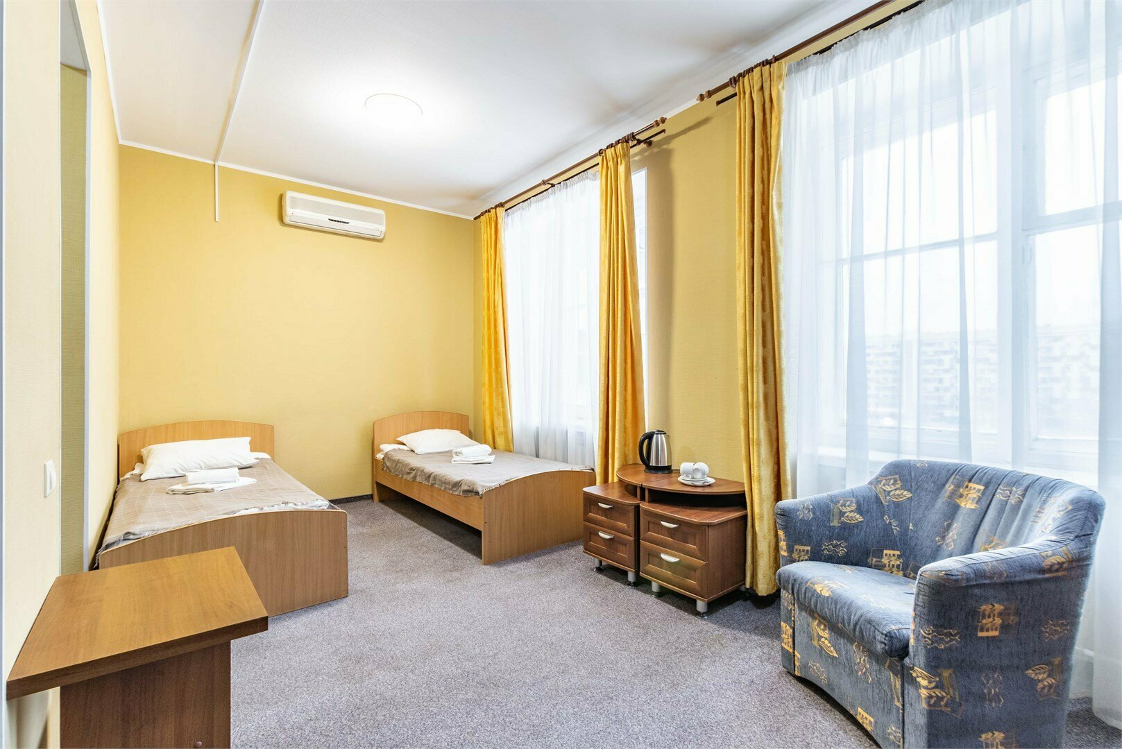 Двухместный номер СТАНДАРТ с двумя односпальными кроватями и собственными удобствами