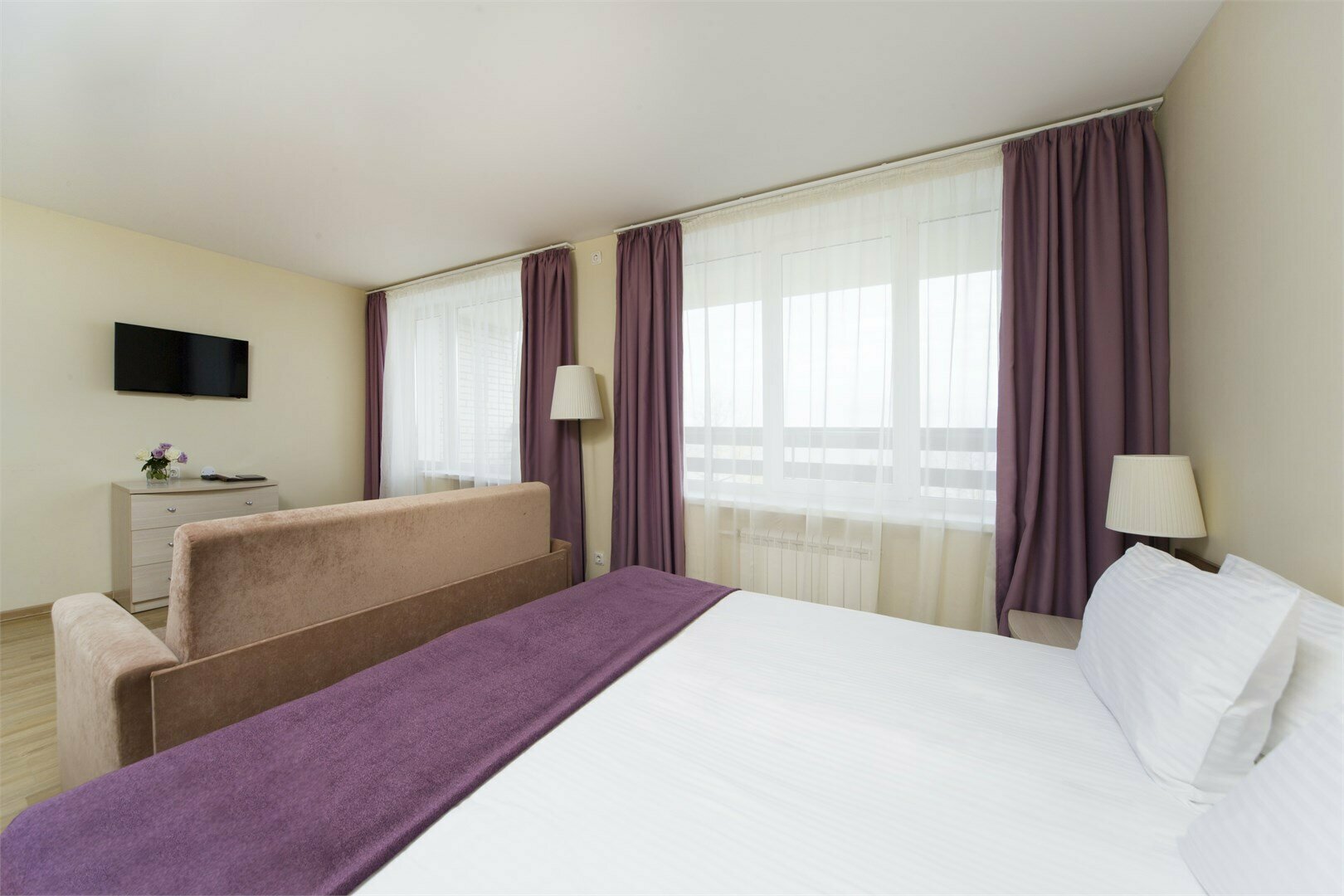 Номер-студия с видом в сторону залива