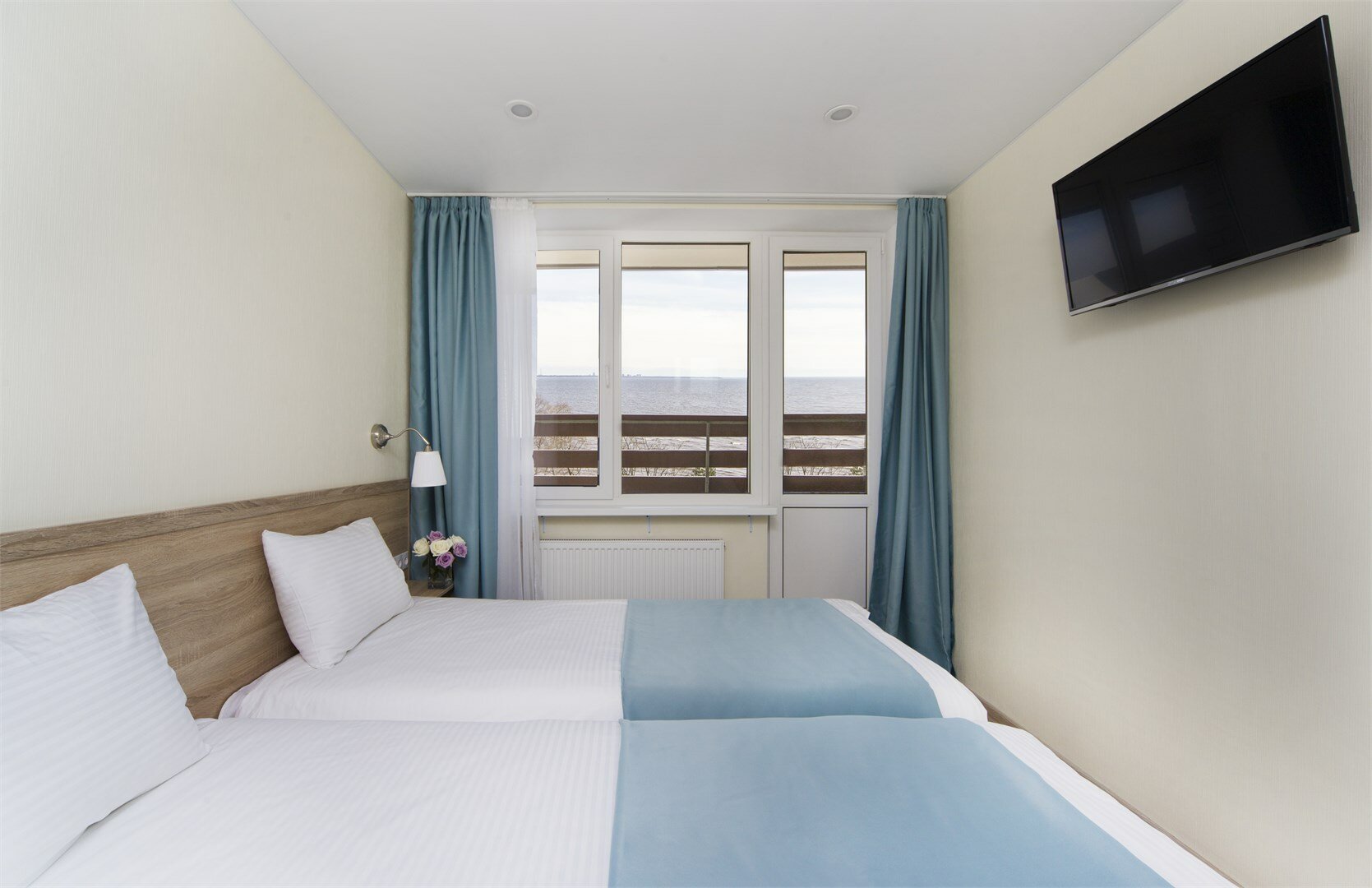 Комфорт четырехместный с видом в сторону залива