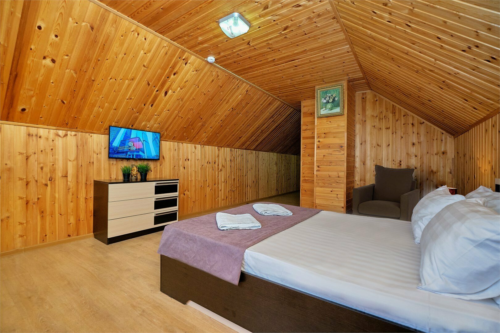 Четырехместный номер СЕМЕЙНЫЙ (3х-комнатный, мансардный)