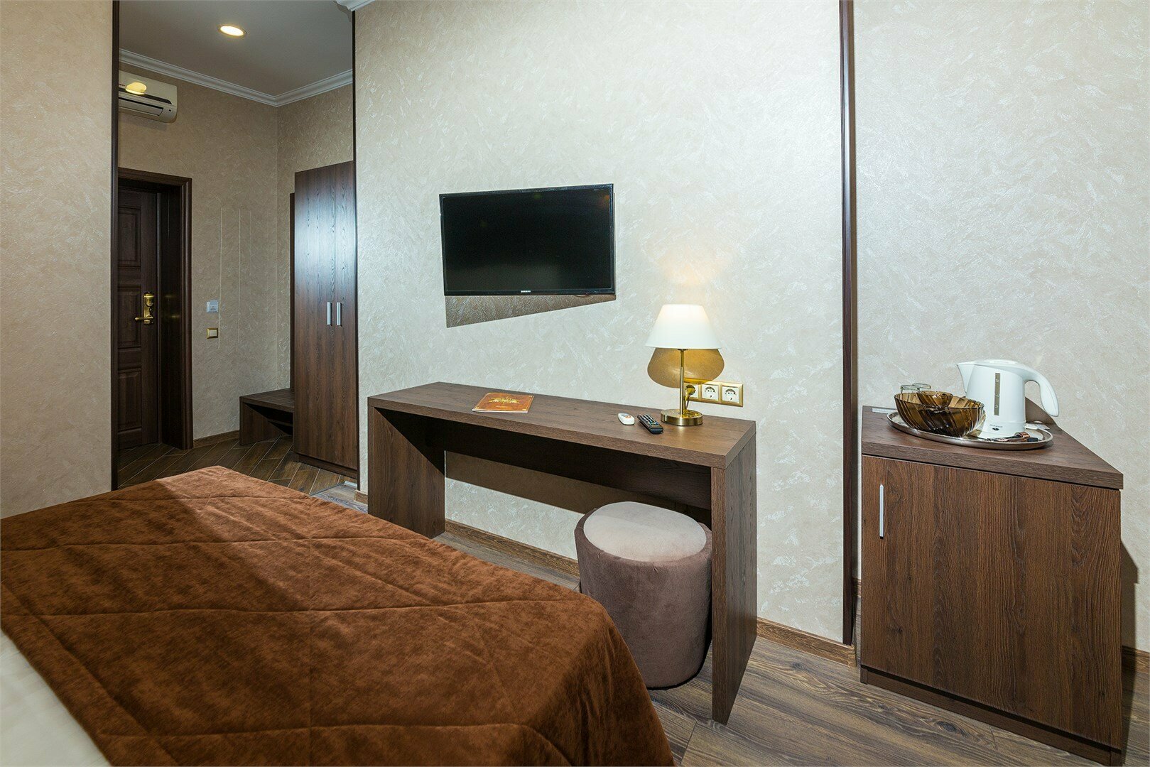 Двухместный номер с видом на ул. Горького