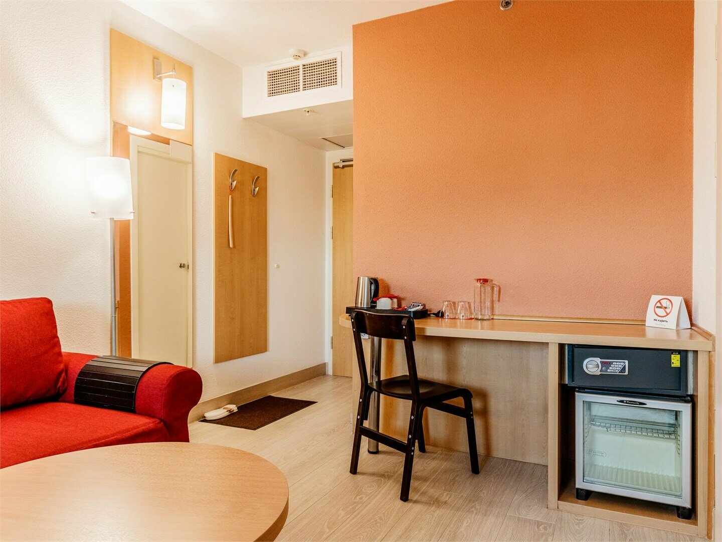 Номер Junior Suite, вид на город или на крыши - с двуспальной кроватью и диваном