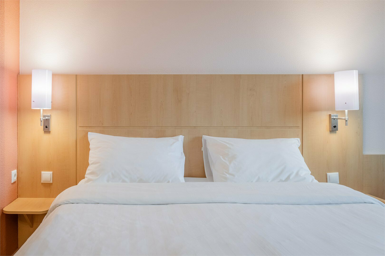 Номер Standard, вид во двор или на город - с двуспальной кроватью