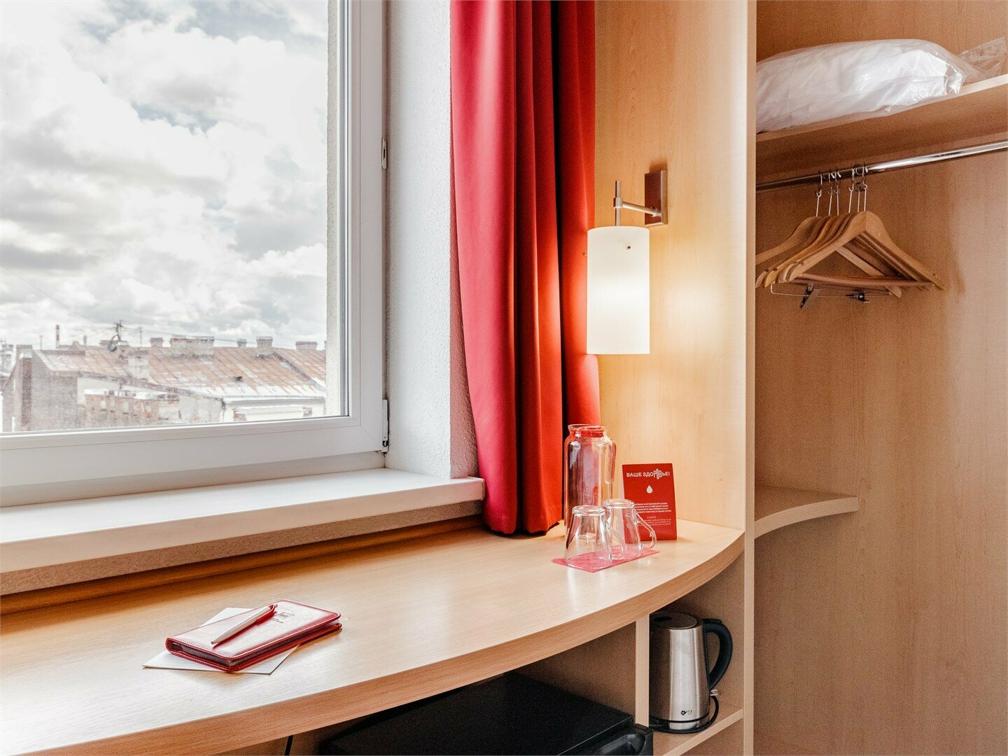 Номер Standard, вид во двор или на город - с 2 односпальными кроватями