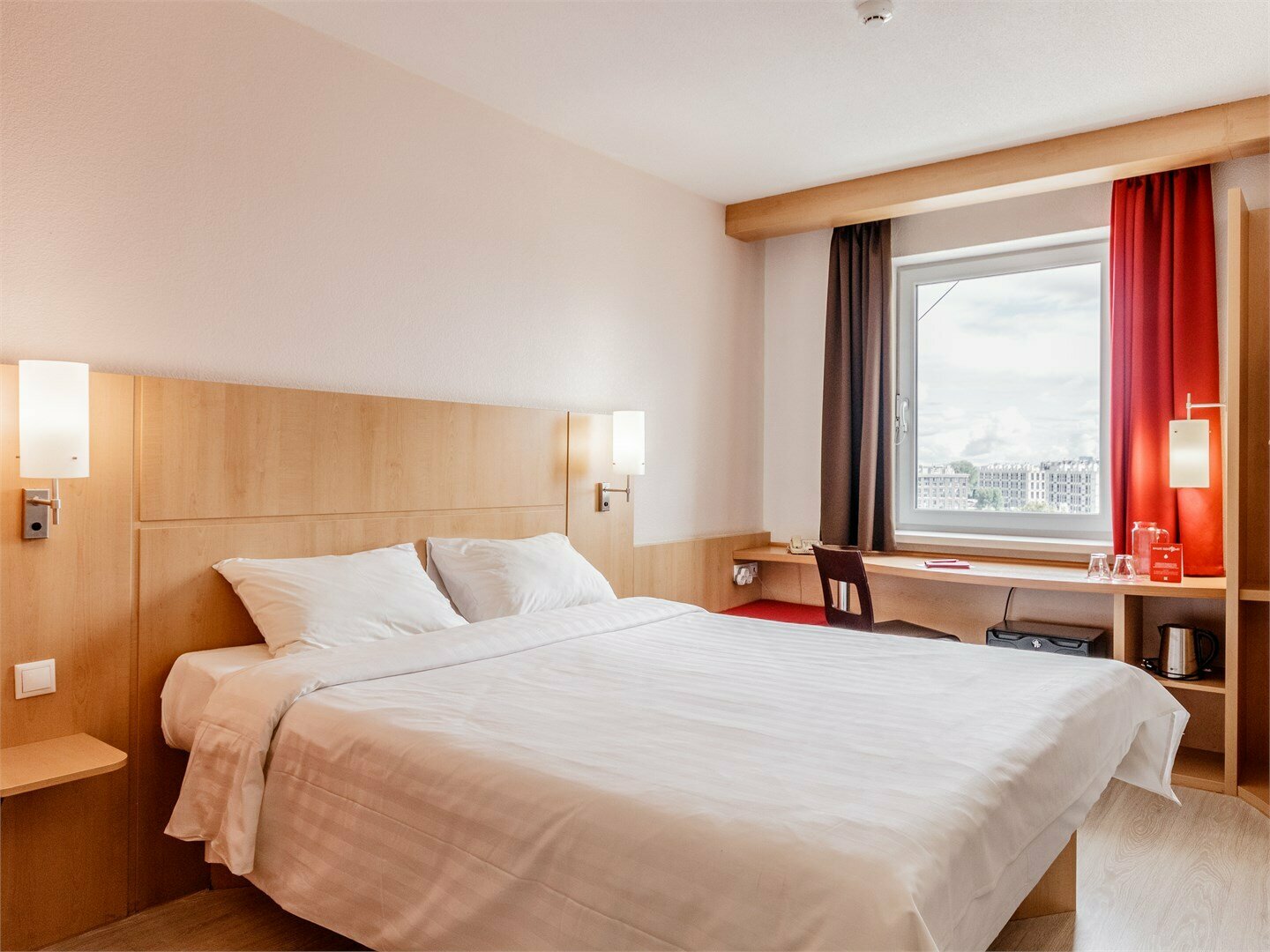 Номер Standard, семейный смежный двухкомнатный - с двуспальной кроватью или с 2 односпальными кроватями