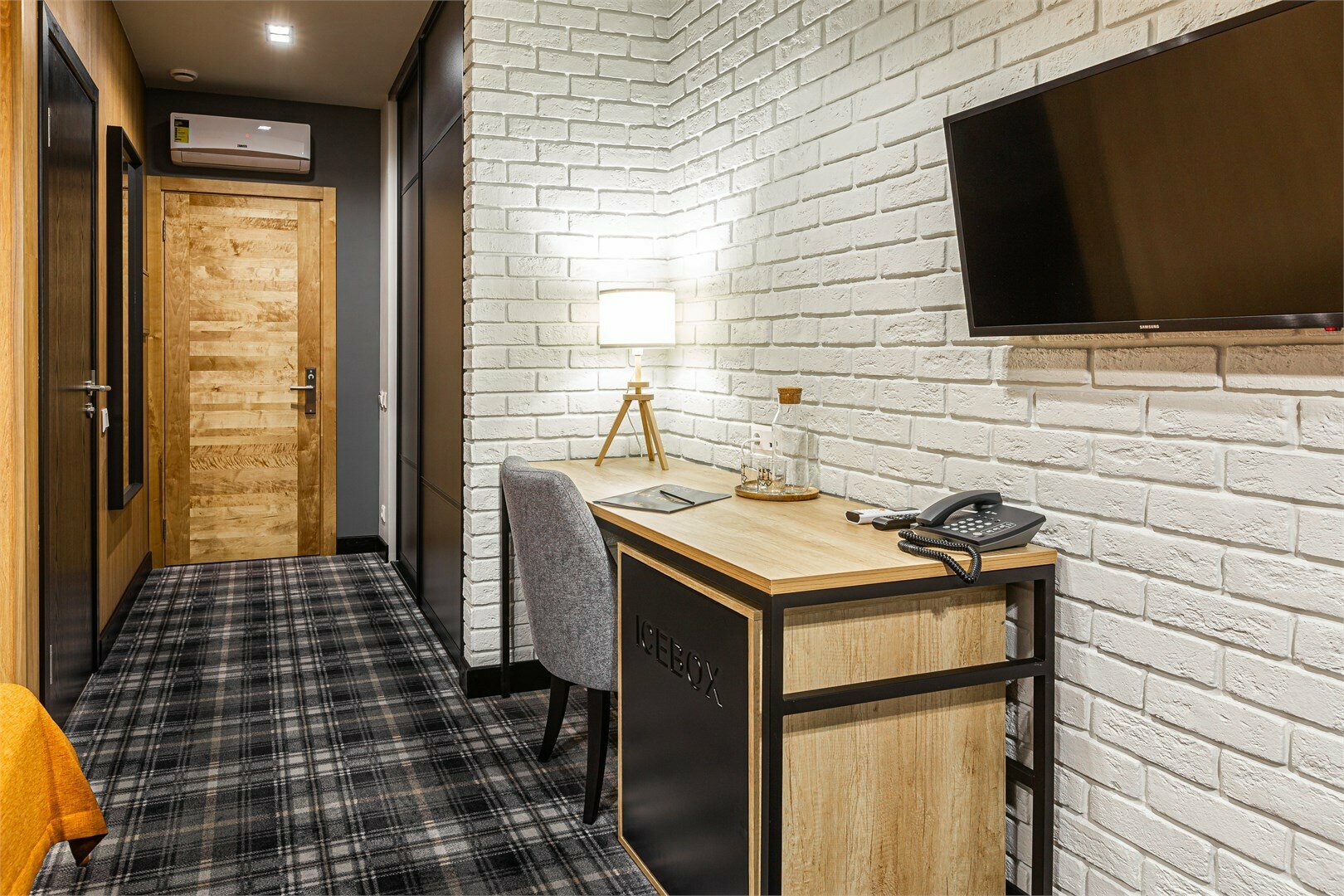 Стандартный двухместный номер на мансардном этаже.