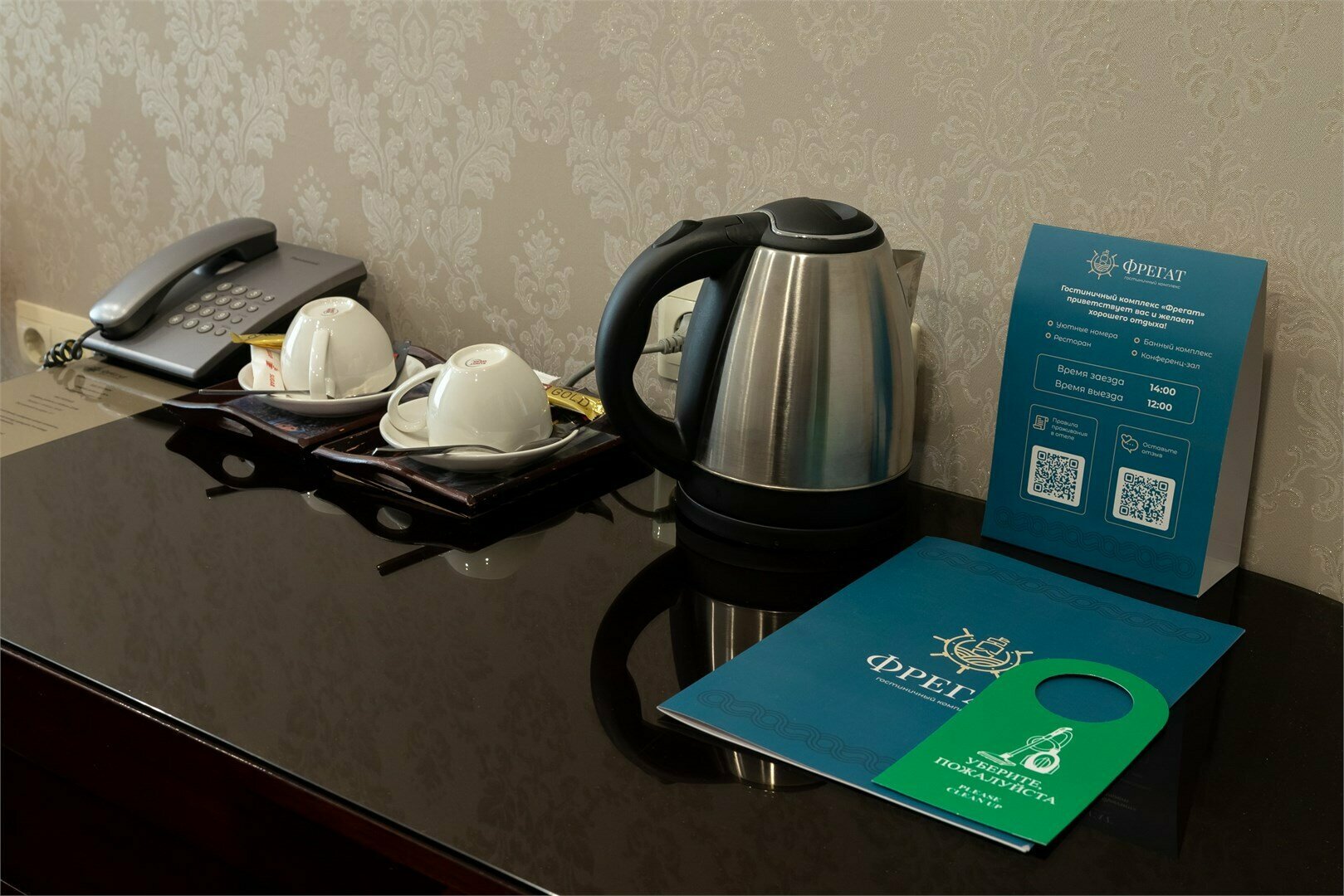 Двухместный номер с 2 отдельными кроватями и общей ванной комнатой