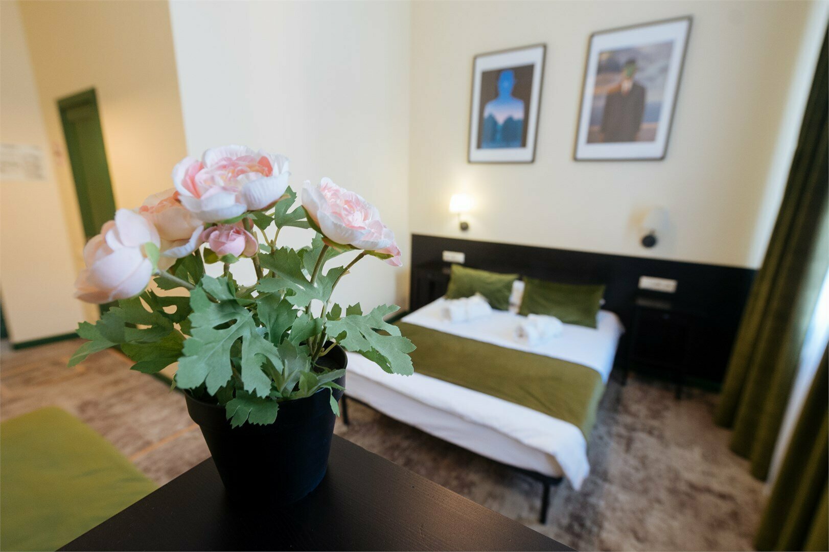 Номер Делюкс с двуспальной кроватью и дополнительной кроватью