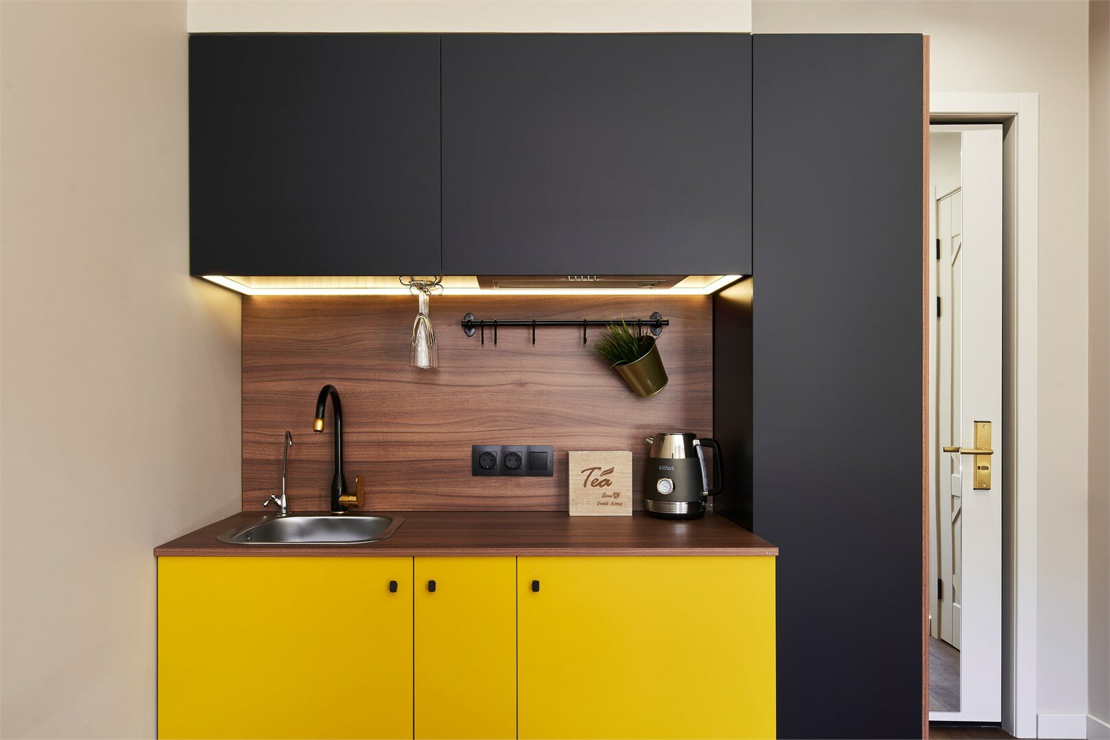 Номер Делюкс с балконом и видом на Невский проспект