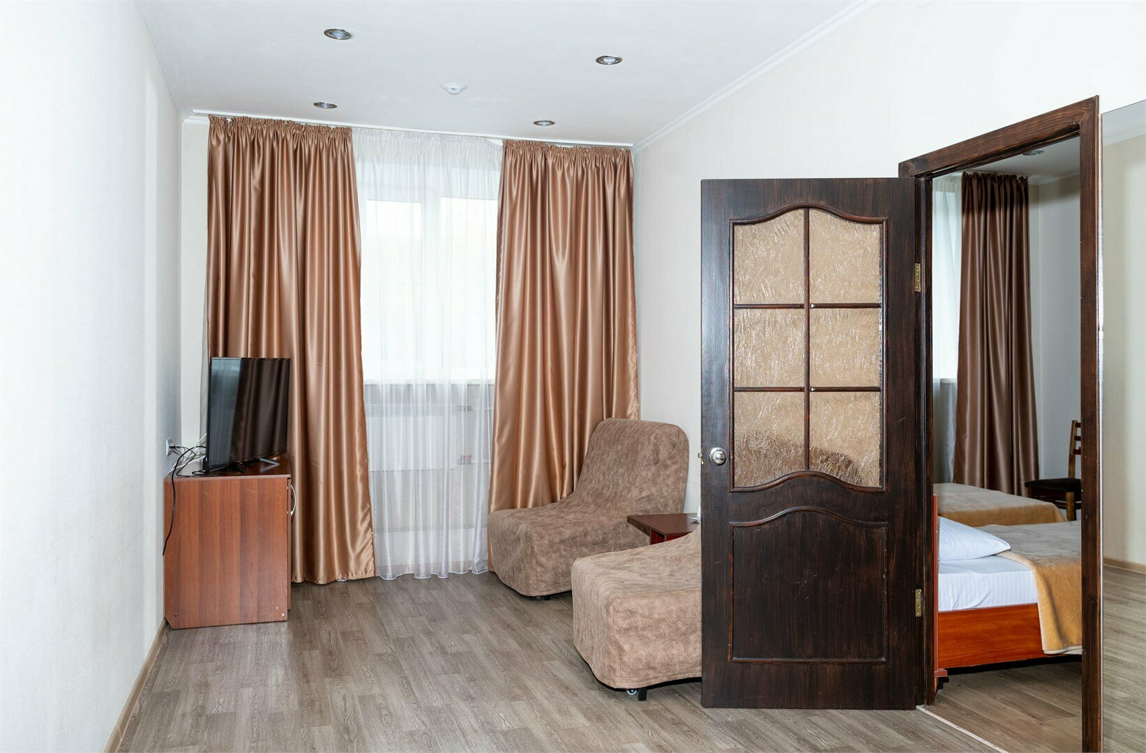 Улучшенный двухместный номер с 2 отдельными кроватями