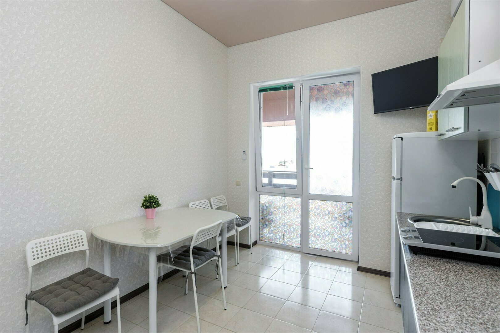 Апартаменты люкс двухкомнатные с большой лоджией и видом на море  ‌(3 этаж)