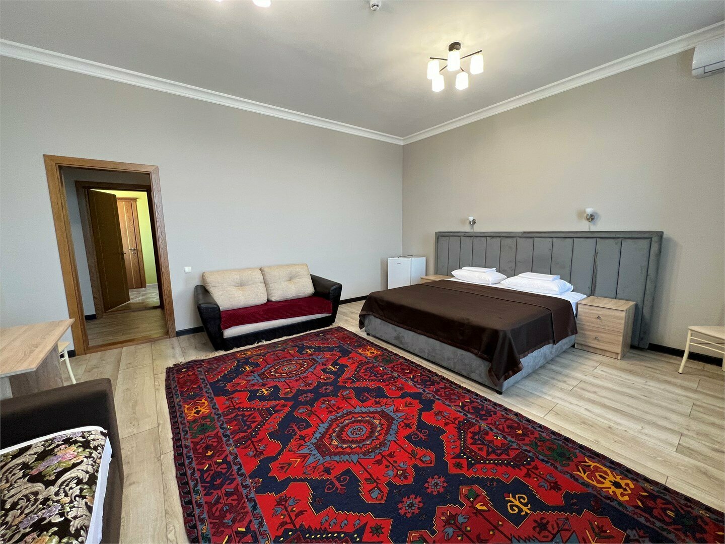 ПРОСТОРНЫЙ НОМЕР КЛАССА ДЕЛЮКС С ВИДОМ НА МОРЕ И БАЛКОНОМ