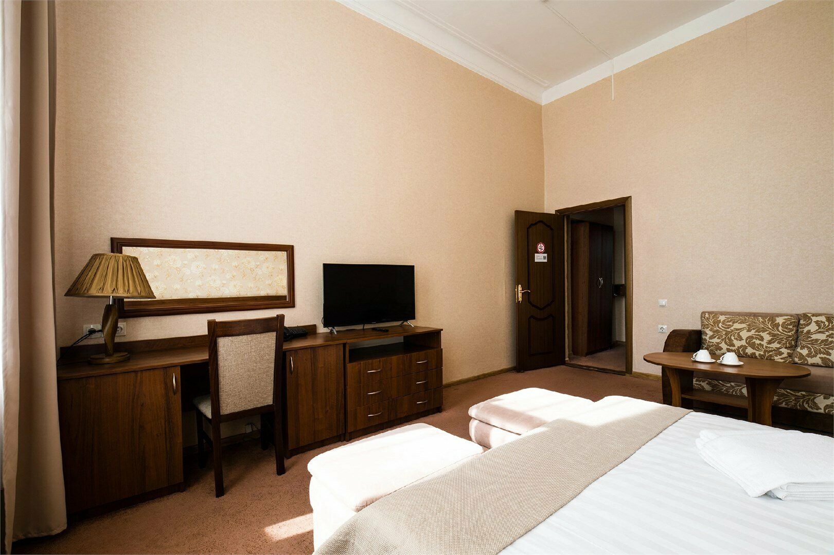 Стандарт двухместный с двуспальной кроватью и дополнительным местом