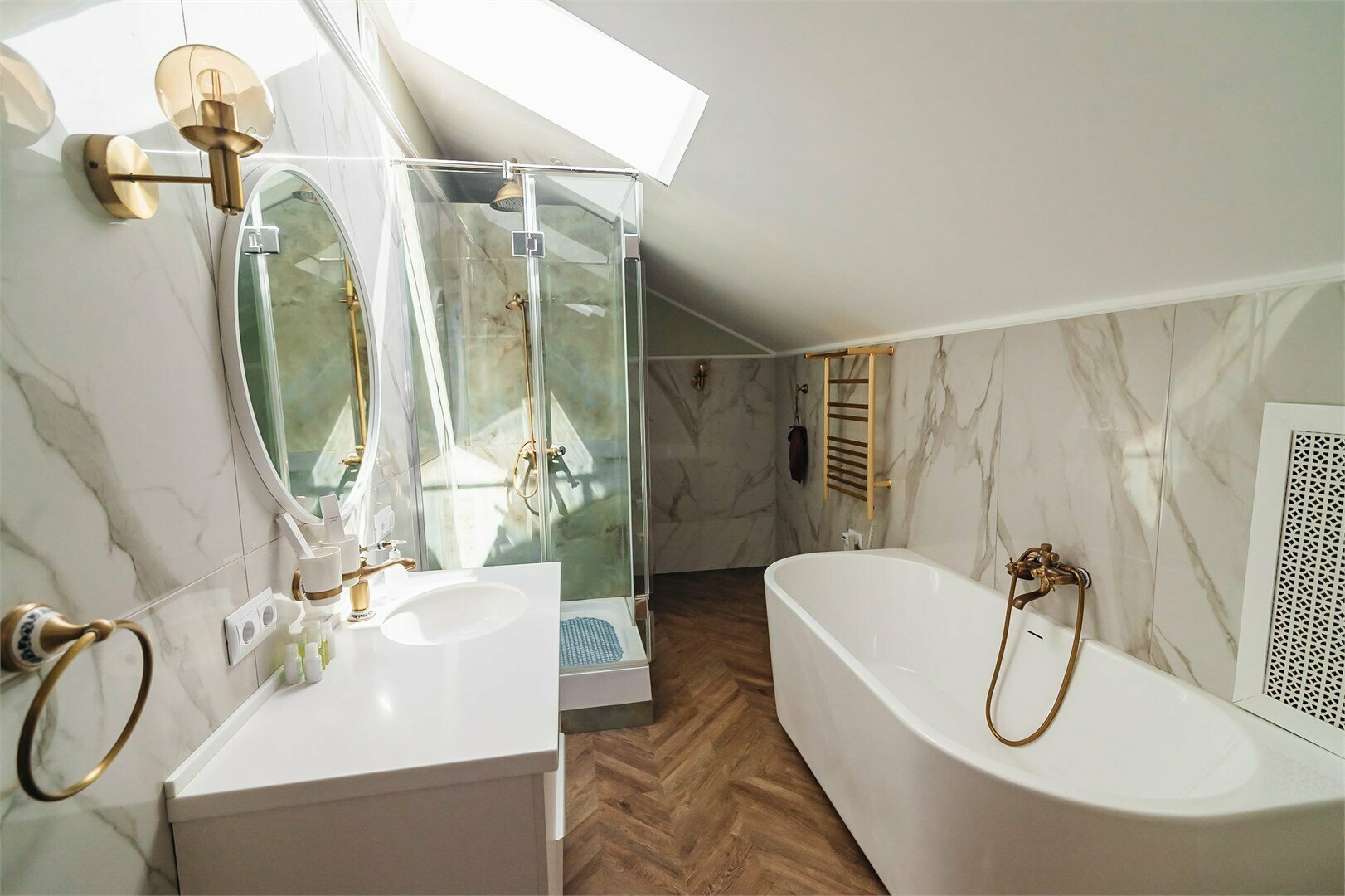 Джуниор Сюит Сьюпериор мансардный