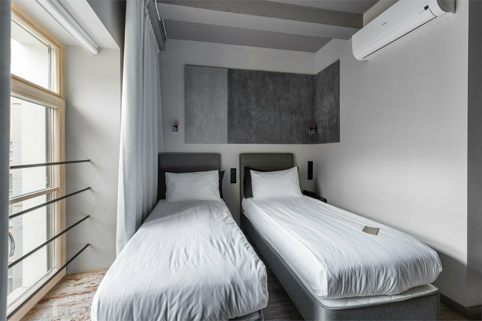 Стандартный номер с двумя односпальными или одной двуспальной кроватью