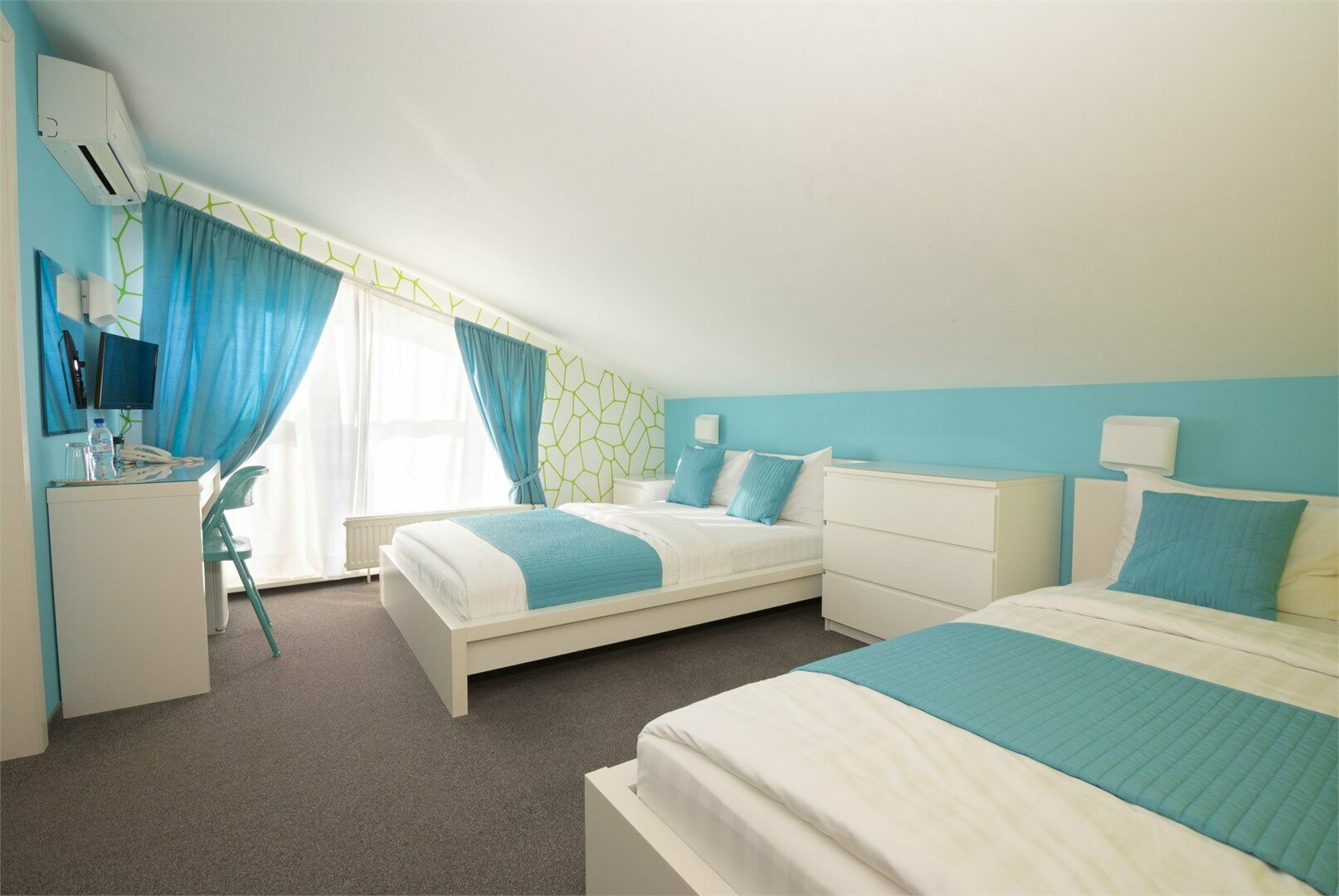 Мансардный трехместный эконом