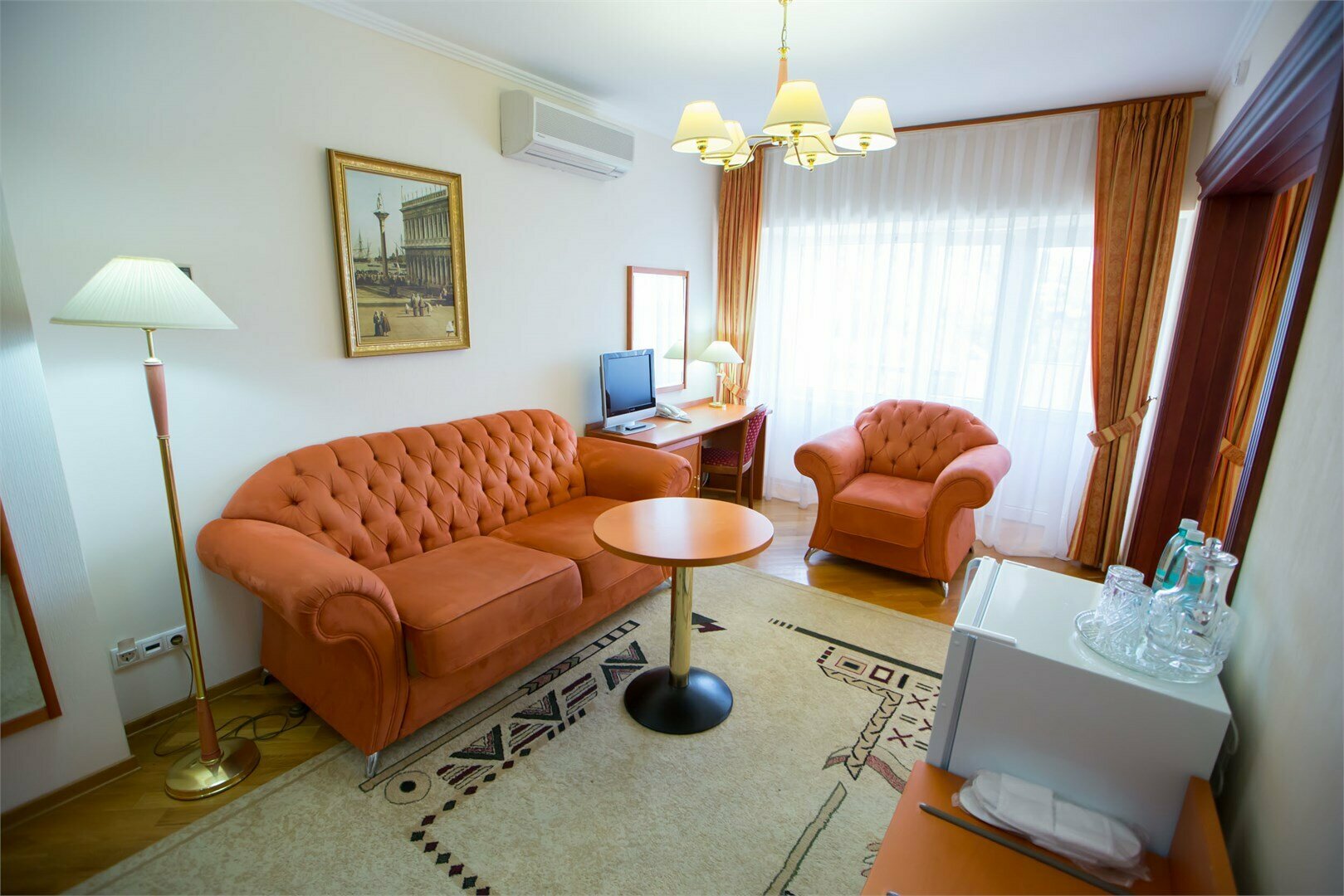 Джуниор Сюит