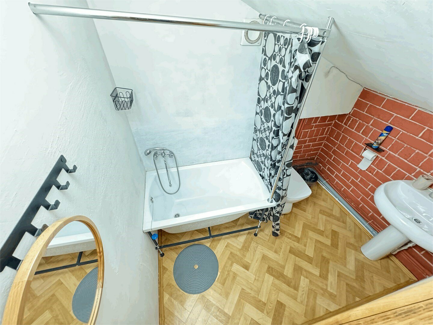 1 - Мансарда Без окон - 1