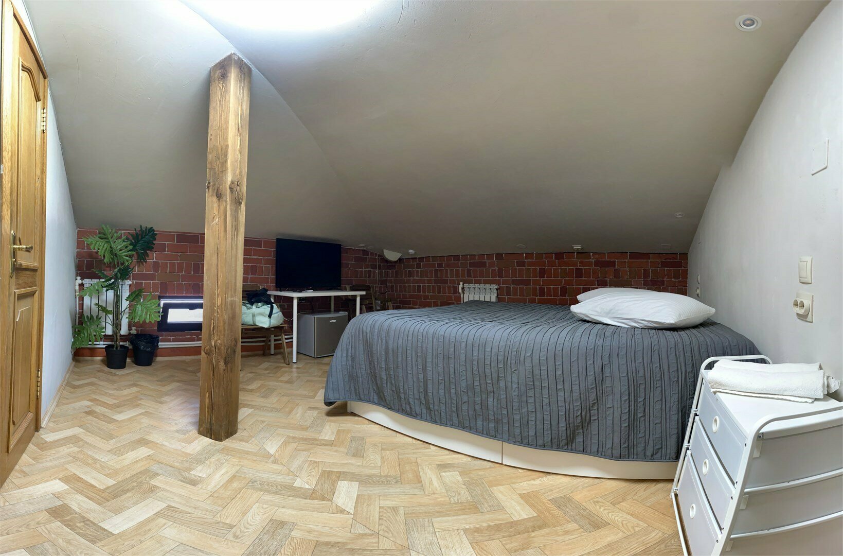 1 - Мансарда Без окон - 1