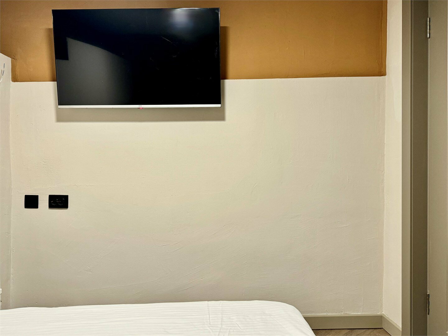 Эконом класс с отдельным ванной комнатой и санузлом ( только для этого номера )