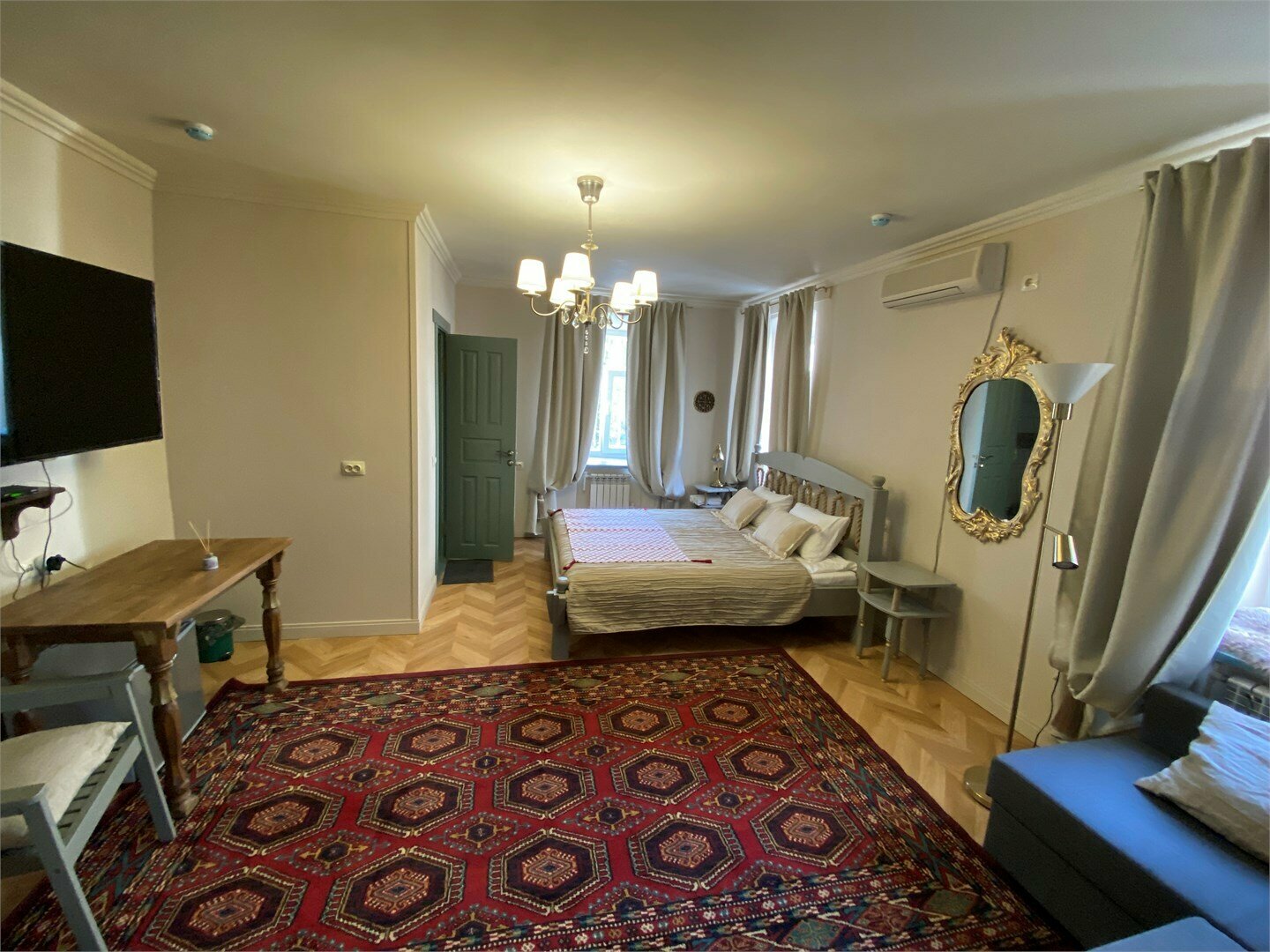 Джуниор Сюит