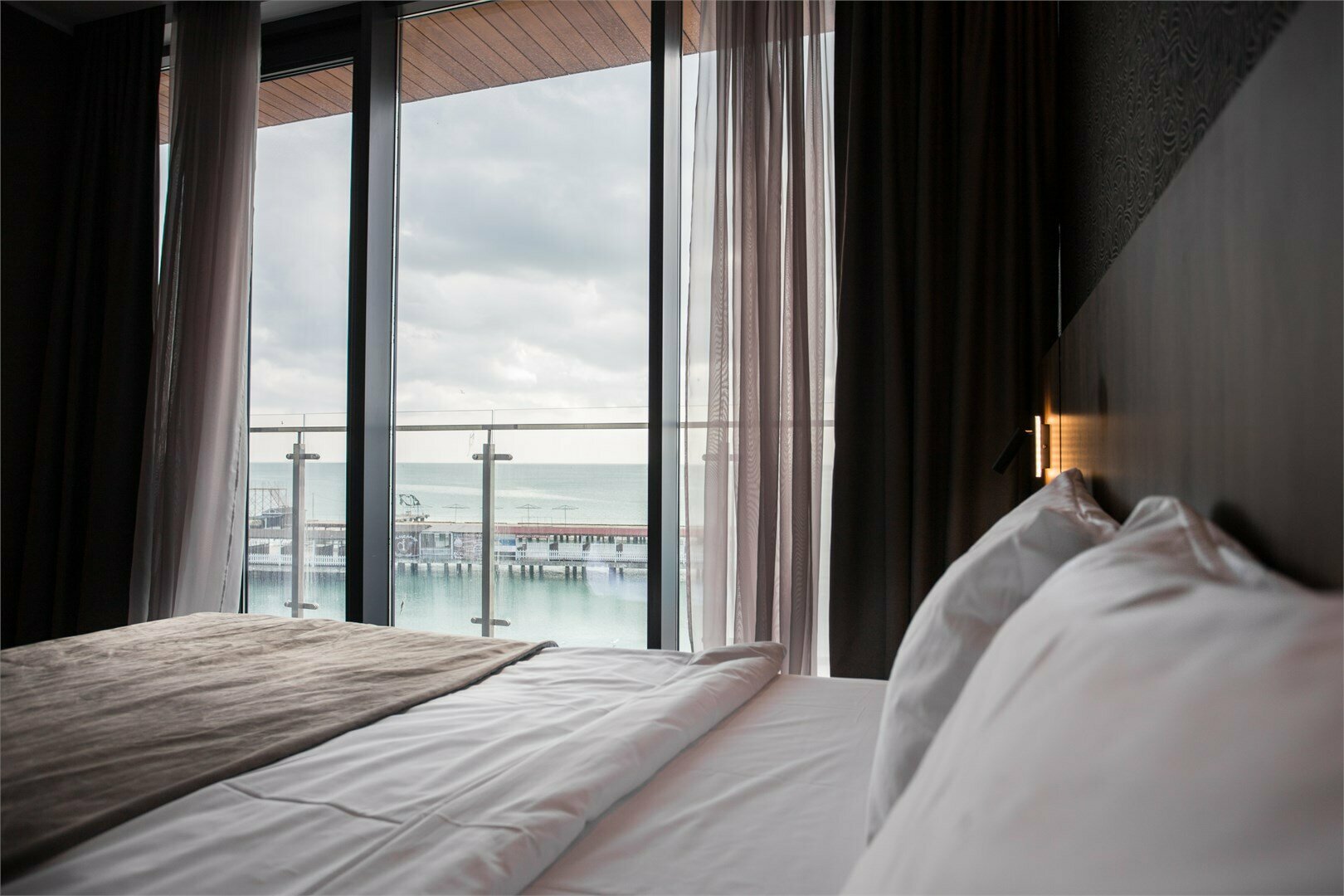 Стандарт с видом на море с панорамными окнами