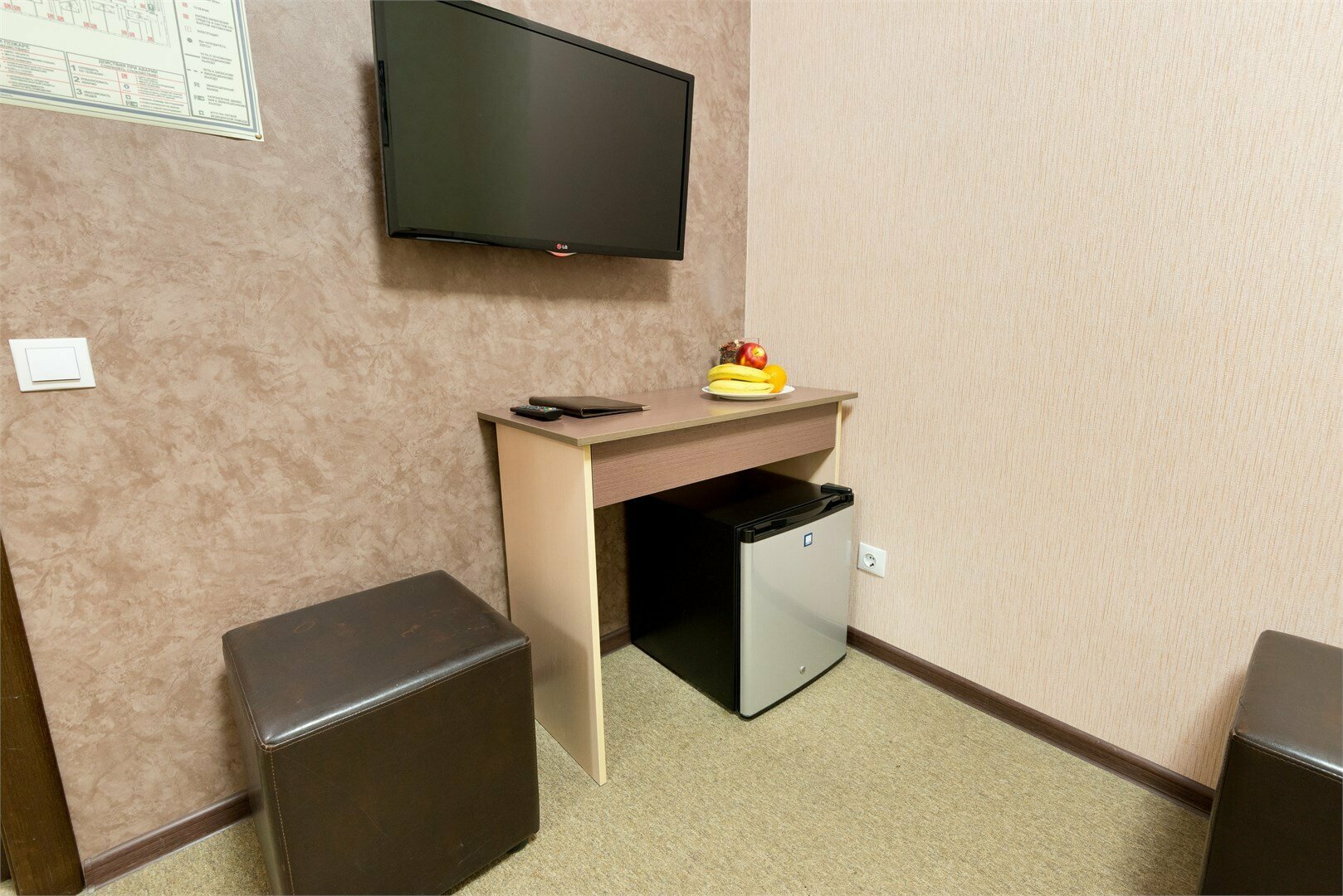 ЭКОНОМ, номер с двумя односпальными кроватями и общей ванной комнатой (ауд)