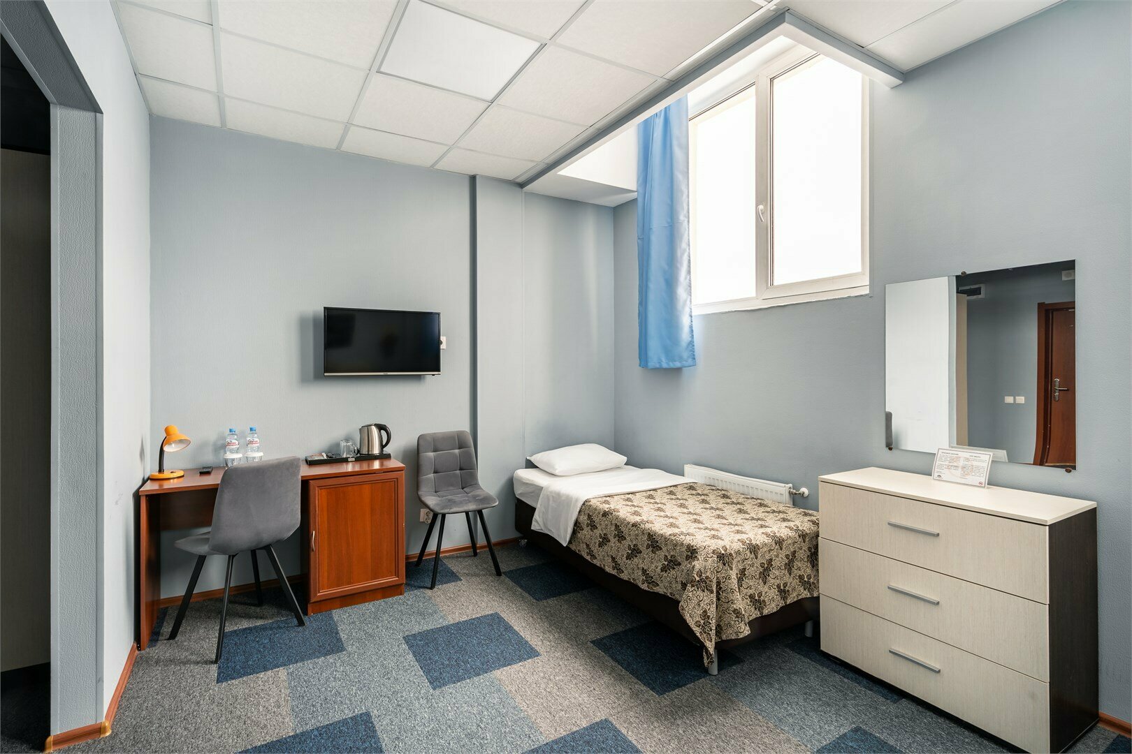 Бюджетный двухместный номер с большой кроватью