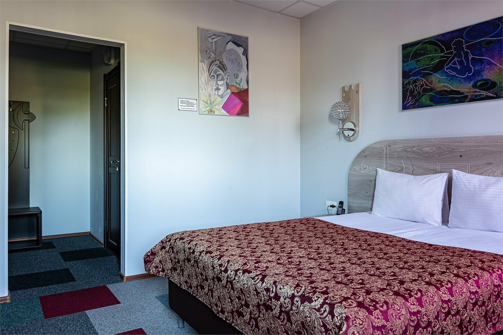 Стандартный двухместный номер с большой кроватью