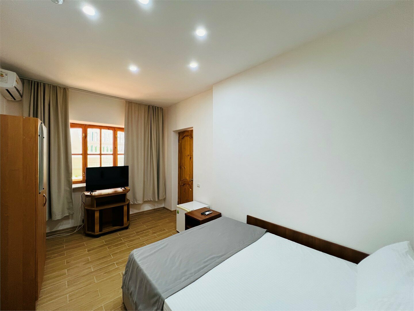 Номер с кроватью размера «queen-size»