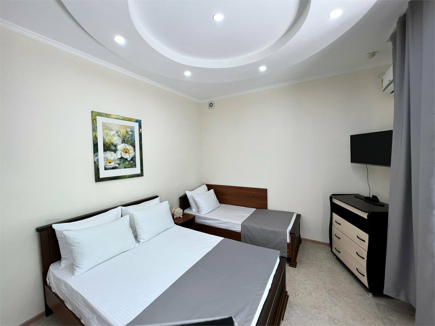 Трехместный номер с видом на сад