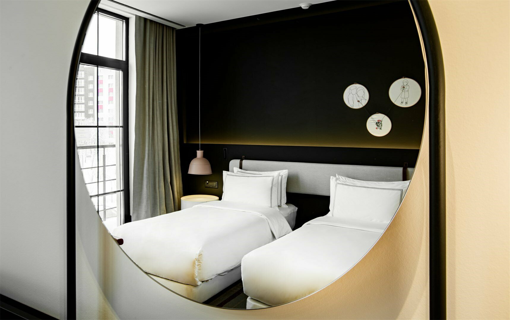 Двухместный номер NEO Комфорт с видом на город и двумя раздельными кроватями