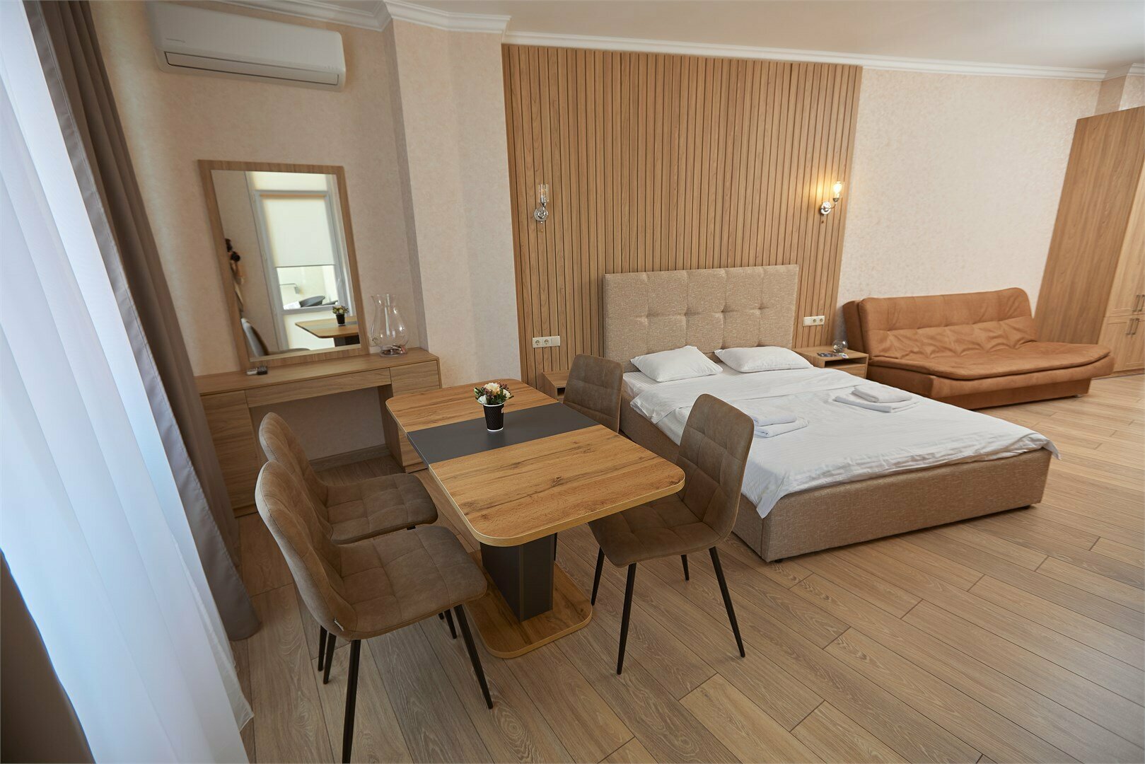 Четырехместный номер с балконом