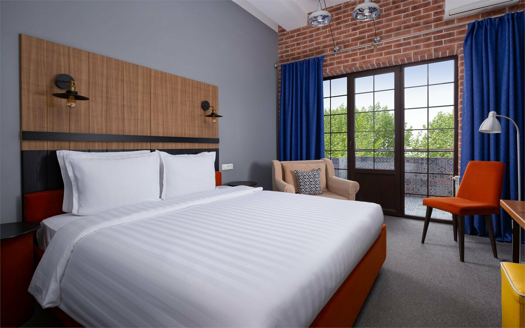 Superior Side Sea View