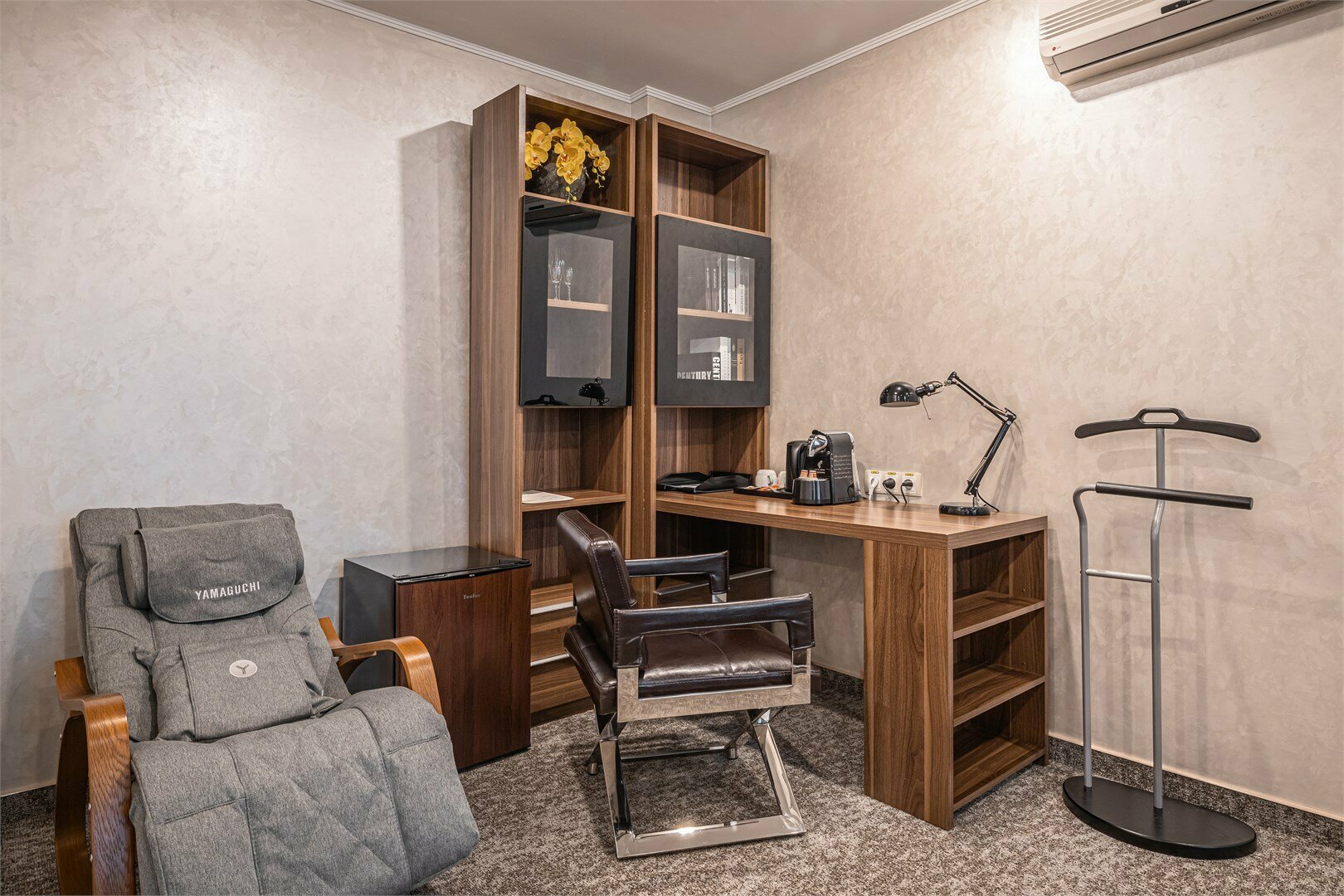 Джуниор Сюит