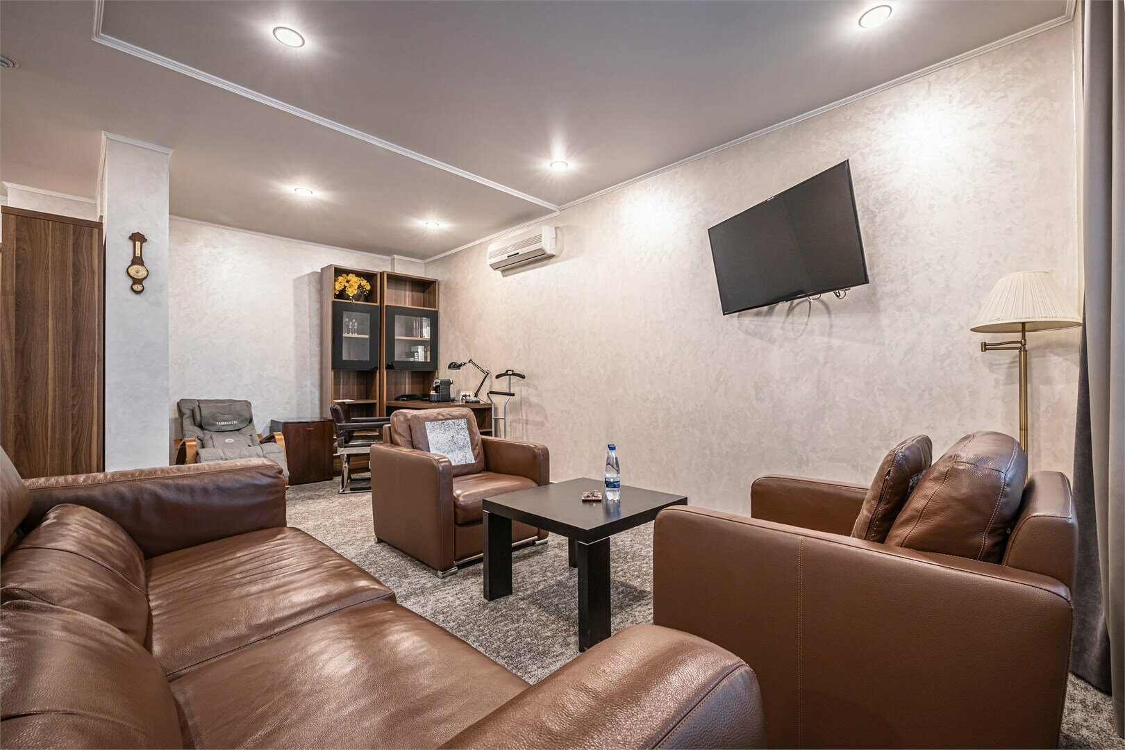 Джуниор Сюит