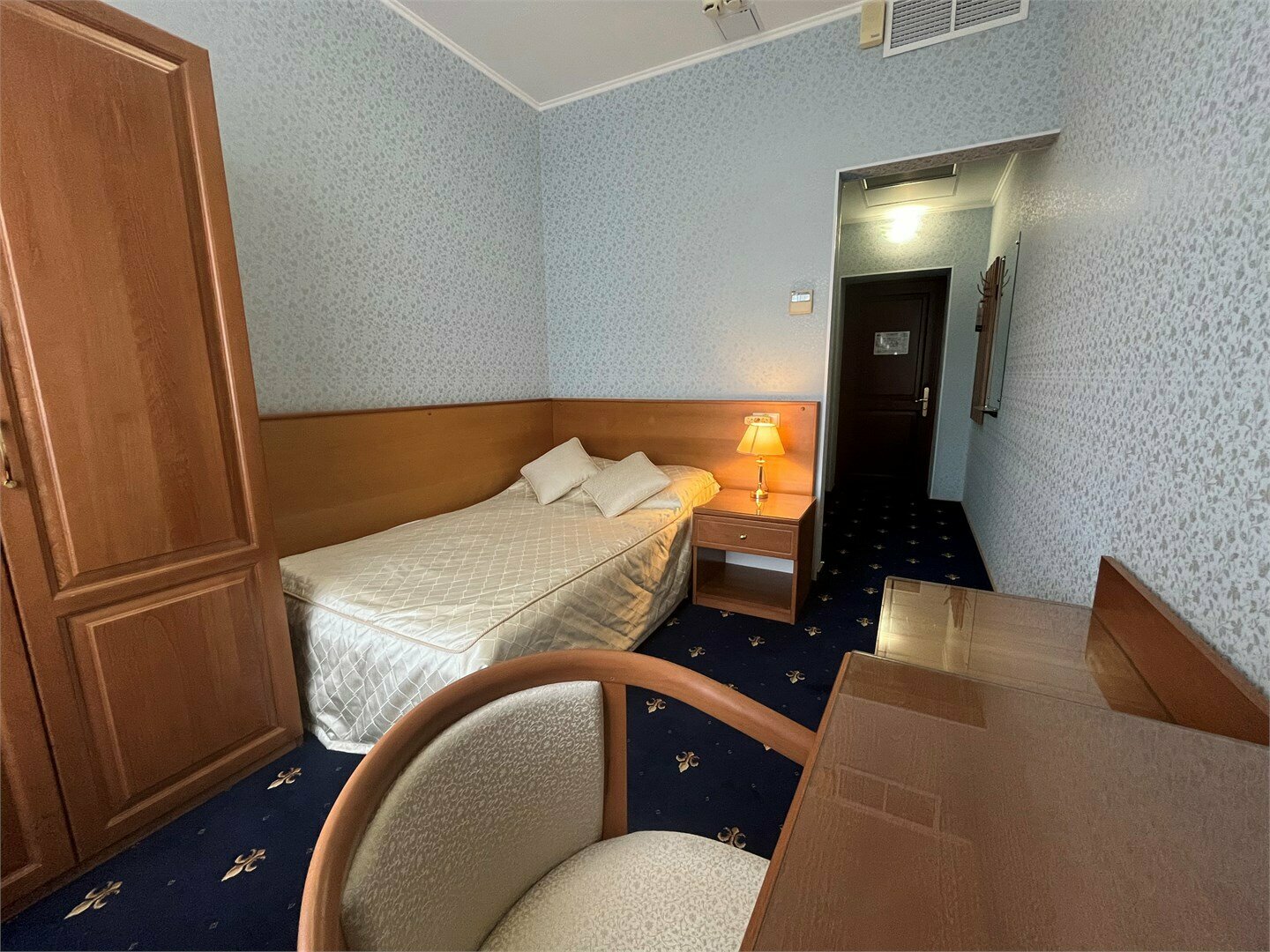 Эконом Стандарт с полутороспальной кроватью