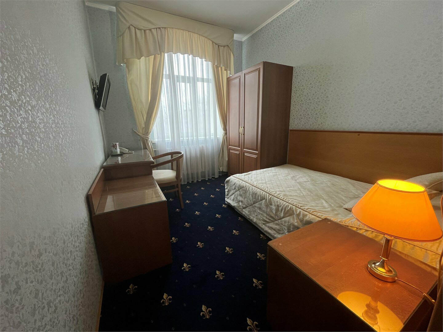 Эконом Стандарт с полутороспальной кроватью